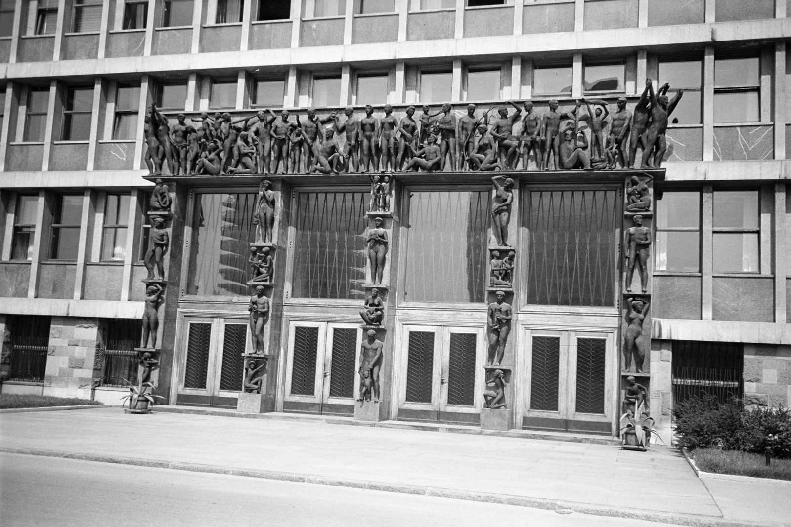 Szlovénia, Ljubljana, Trg Republike, a Nemzetgyűlés épülete., 1969, Artfókusz, Fábián József, Fortepan #280825