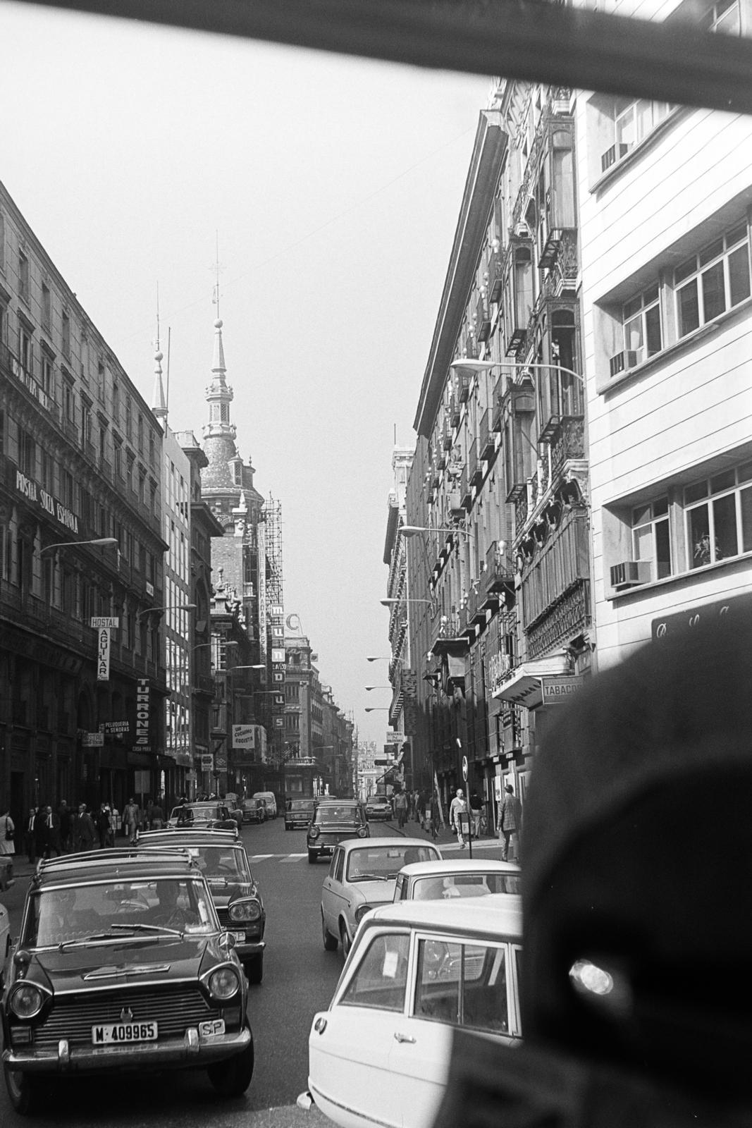 Spain, Madrid, Cra de S. Jerónimo, a Calle de Cedaceros sarkától a Plaza del Canalejas irányába nézve., 1972, Artfókusz, Fortepan #280916
