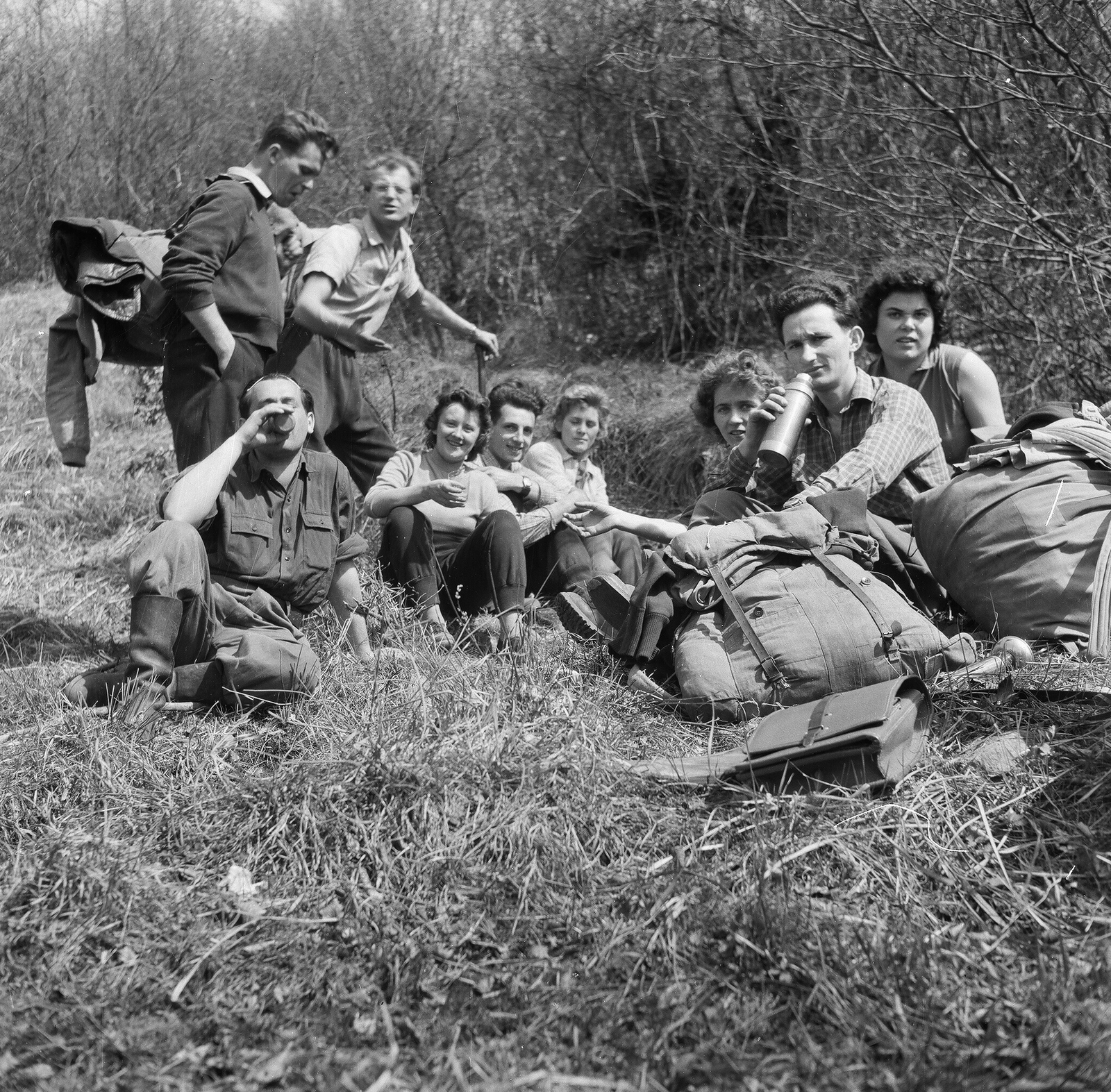 1959, Umann Kornél, excursion, tableau, genre painting, relaxation, backpack, boots, vacuum flask, shoulder bag, flashlight, Fortepan #28092