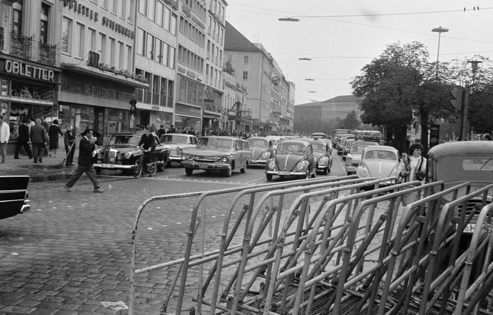 Németország, München, Sonnenstraße, a felvétel a Karlsplatz felől készült., 1965, Artfókusz, Fábián József, NSZK, Fortepan #280995