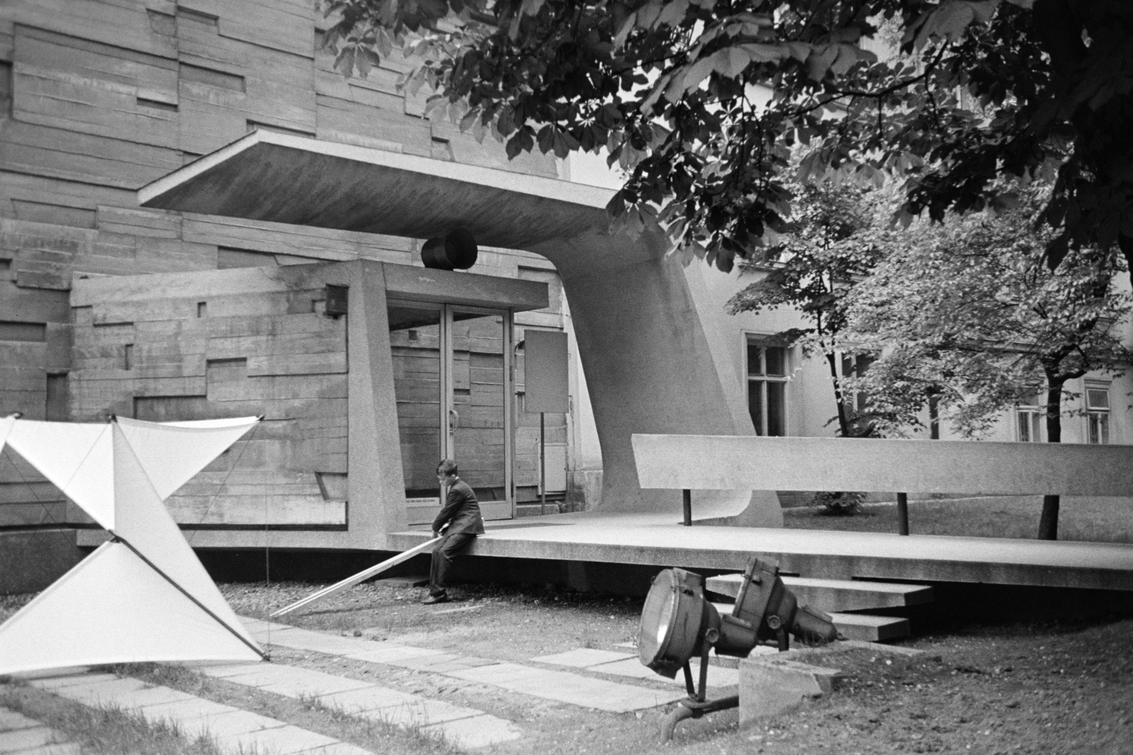 Lengyelország, Krakkó, plac Szczepański 3/a, Bunkier Sztuki Kortárs Művészeti Galéria (Galeria Sztuki Współczesnej „Bunkier Sztuki”)., 1968, Artfókusz, Fábián József, Fortepan #281067