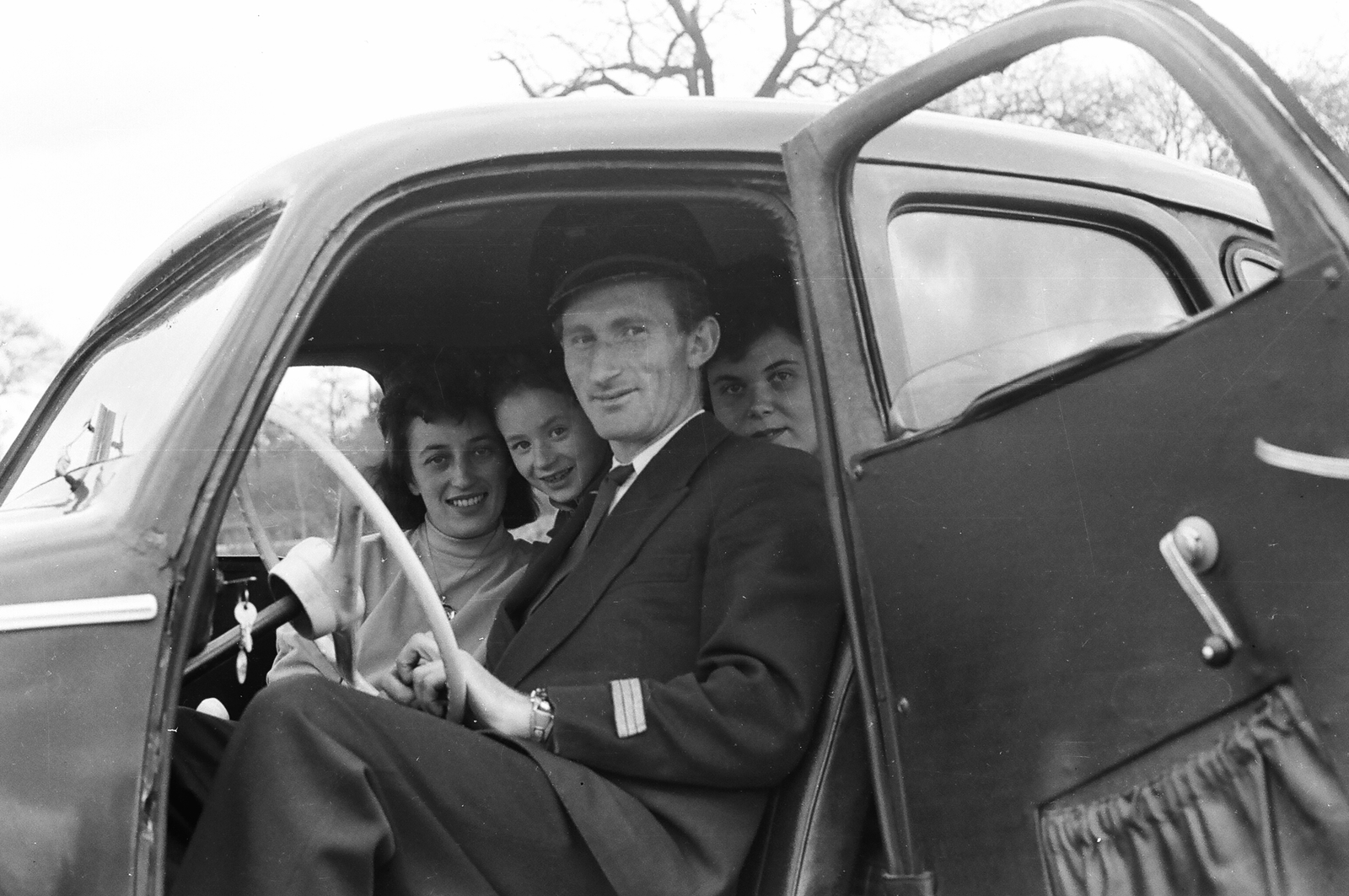 Hungary, Skoda 1101 típusu személygépkocsi., 1960, Umann Kornél, transport, Czechoslovak brand, Skoda-brand, chauffeur, automobile, steering wheel, Fortepan #28108