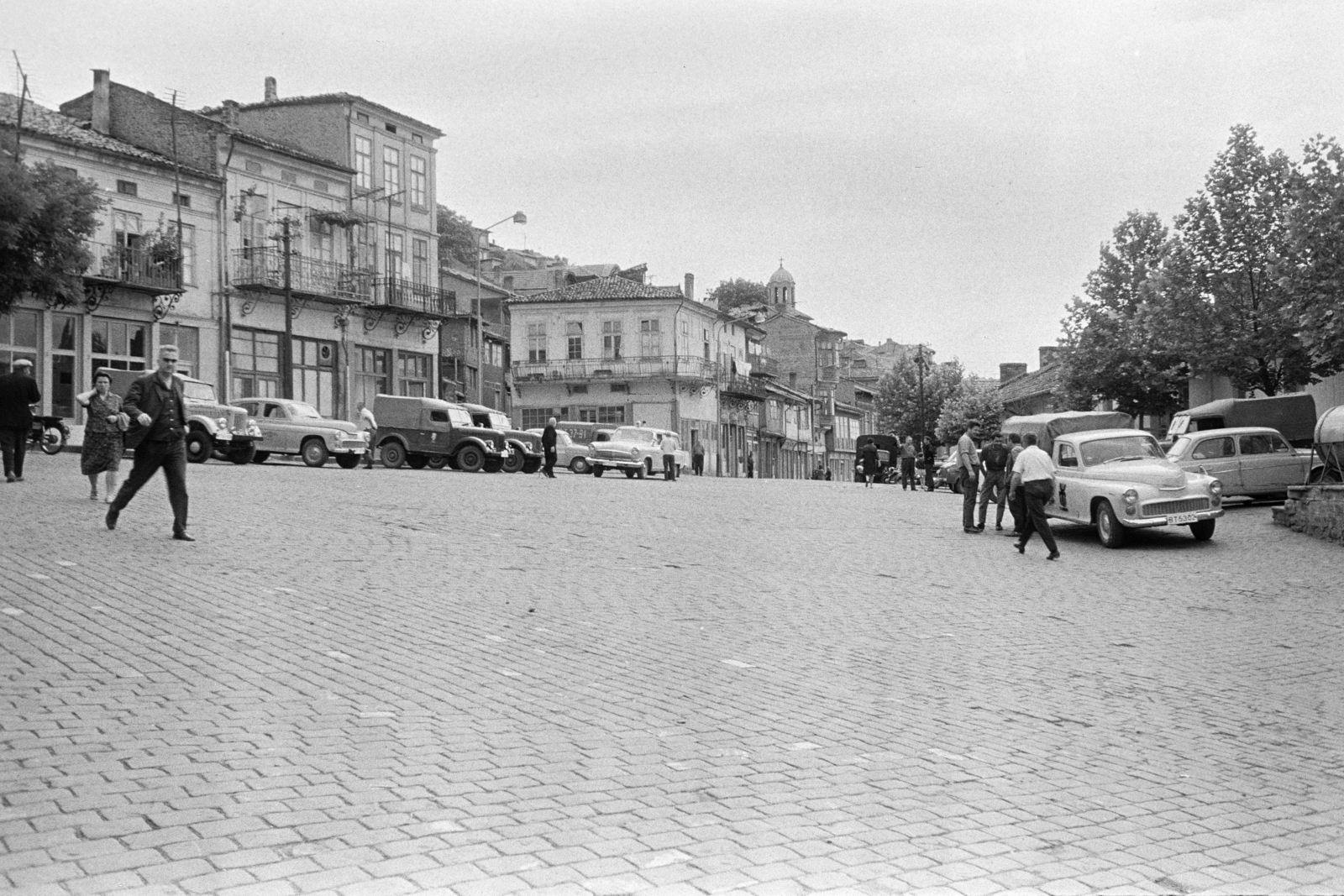 Bulgária, Veliko Tarnovo, plosad Pecsno Szlavejkov., 1969, Artfókusz, Fábián József, Fortepan #281094