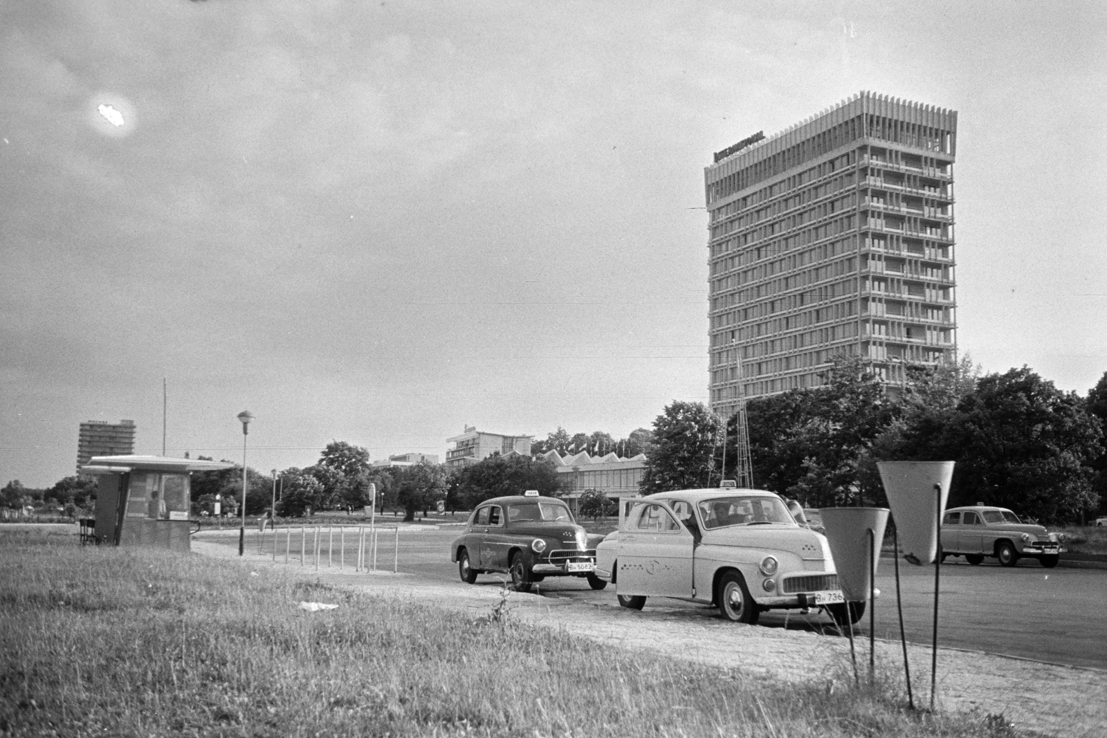Bulgaria, Varna, balra a háttérben a Hotel Moszkva, jobbra a Hotel Internacional., 1969, Artfókusz, Fortepan #281099