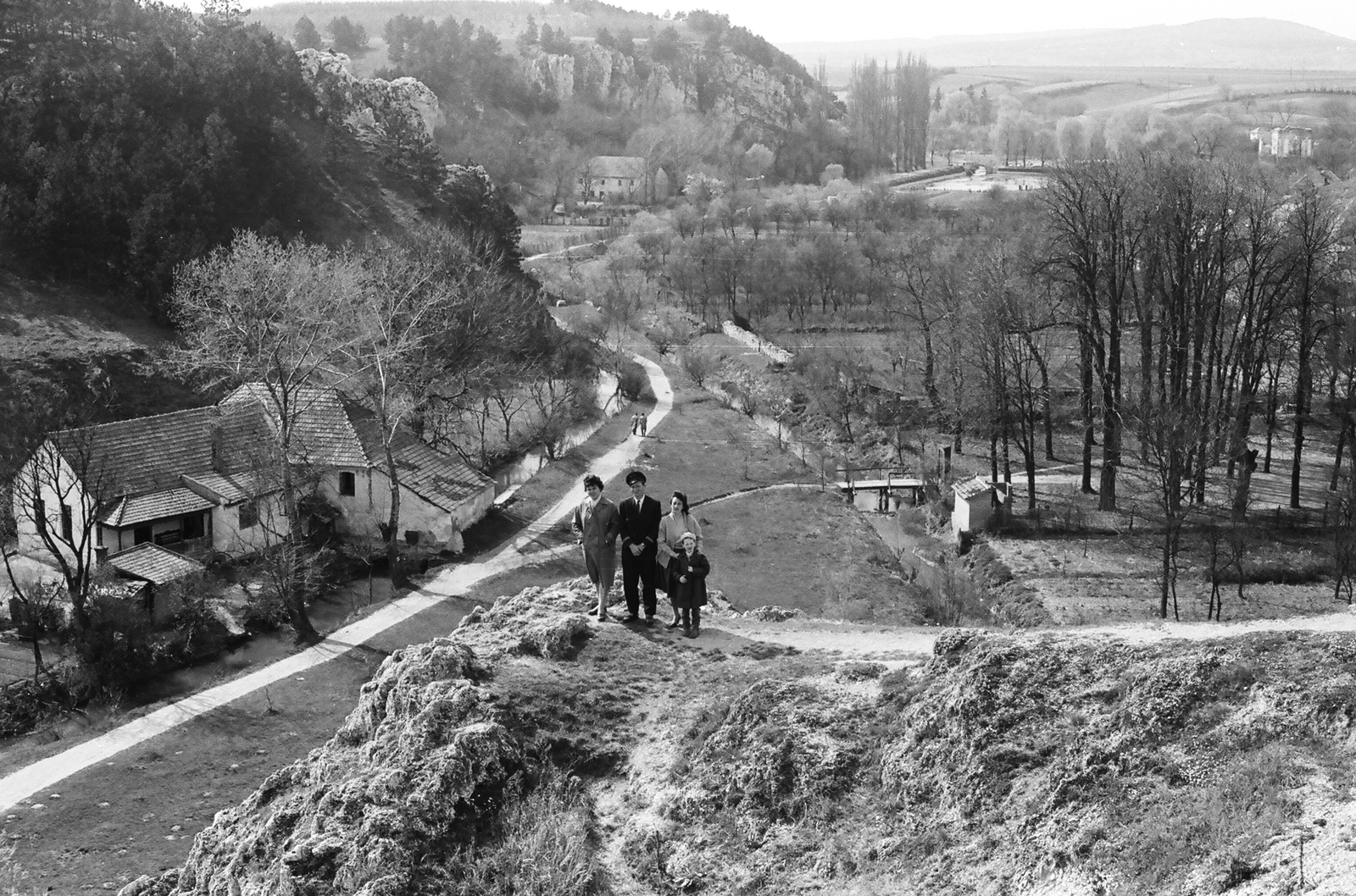 Hungary, Veszprém, a Séd völgye, háttérben a Betekints-völgy a malmokkal., 1960, Umann Kornél, Fortepan #28110