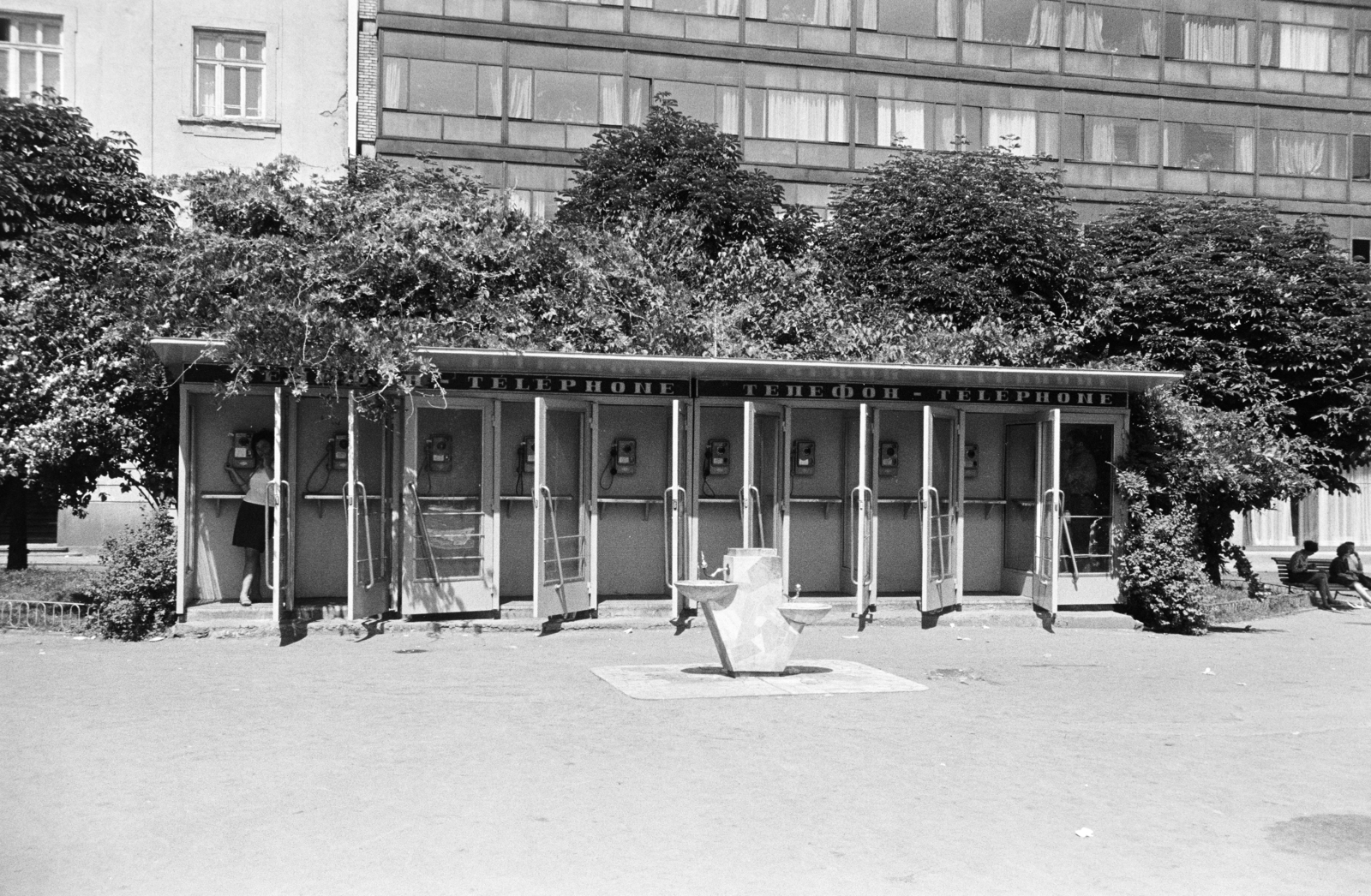 Bulgaria, Sofia, a felvétel a Központi vásárcsarnok melletti parkolónál készült, háttérben az ulica Georg Washington., 1969, Artfókusz, Fortepan #281114