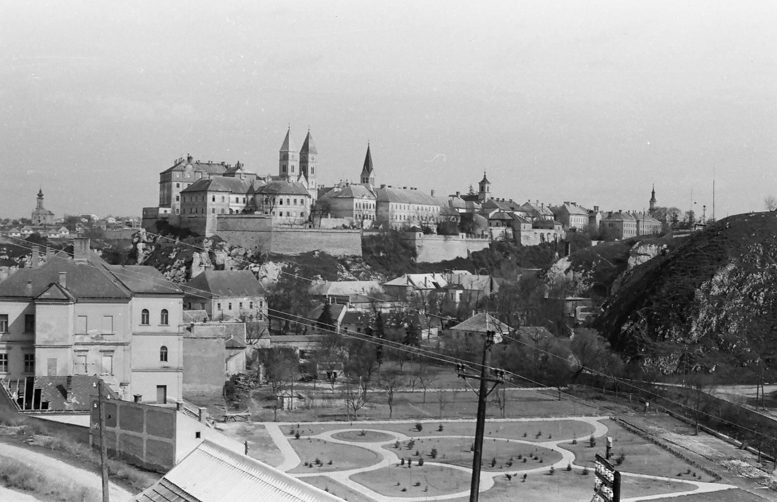 Hungary, Veszprém, kilátás a Viadukttól a Várra., 1960, Umann Kornél, Fortepan #28113