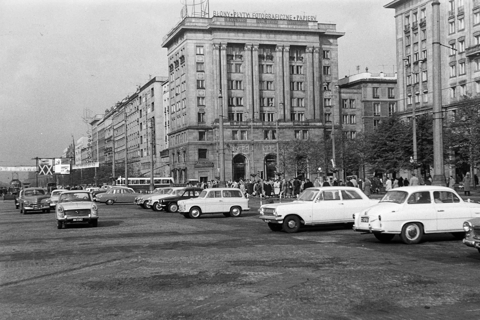 Poland, Warsaw, előtérben az Alkotmány tér (Plac Konstytucji), folytatásában az ulica Marszałkowska., 1965, Artfókusz, Fortepan #281143