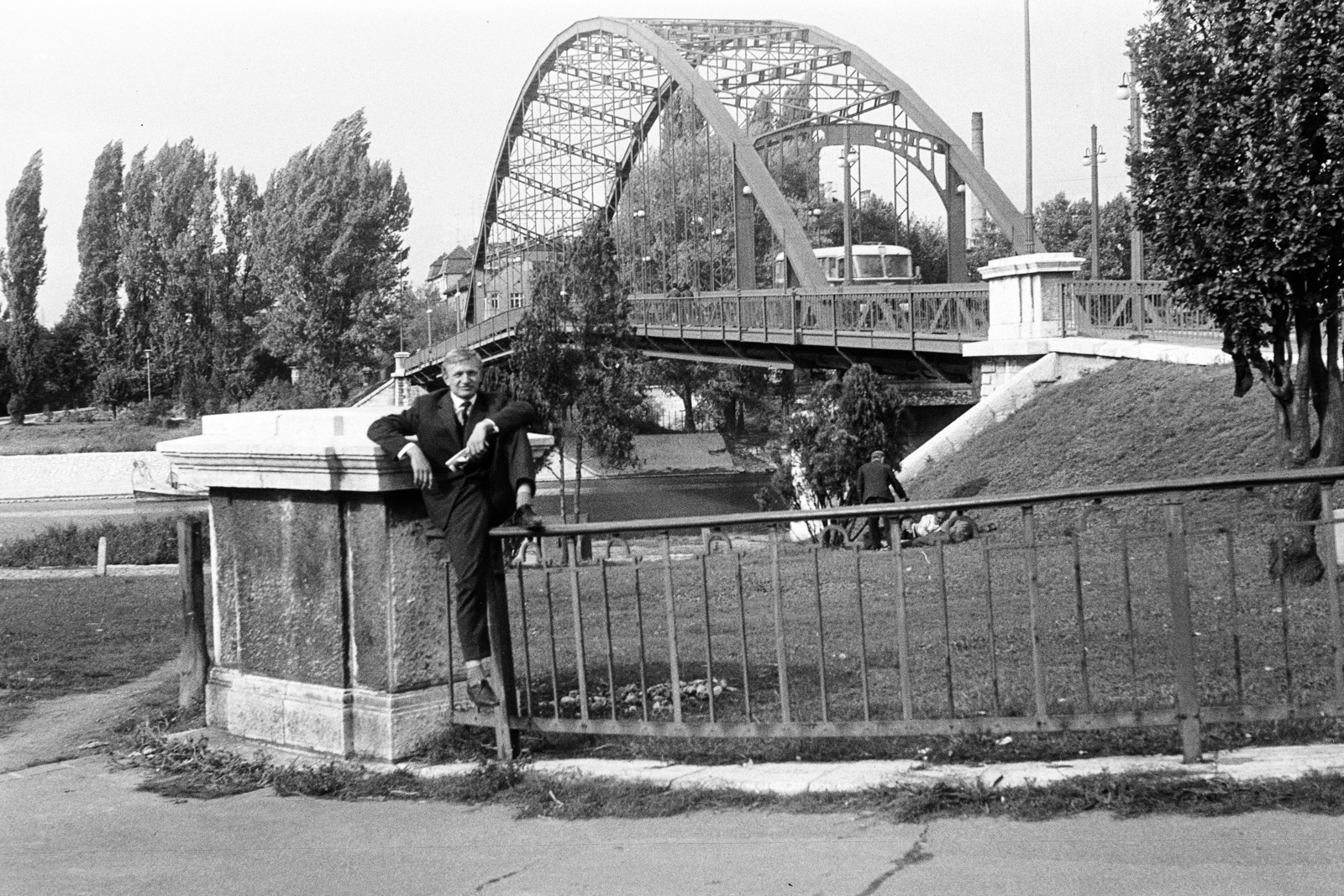 Hungary, Győr, a Mosoni-Duna a Kossuth hídnál, szemben a túlparton Révfalu., 1965, Artfókusz, Kossuth-bridge, Fortepan #281148