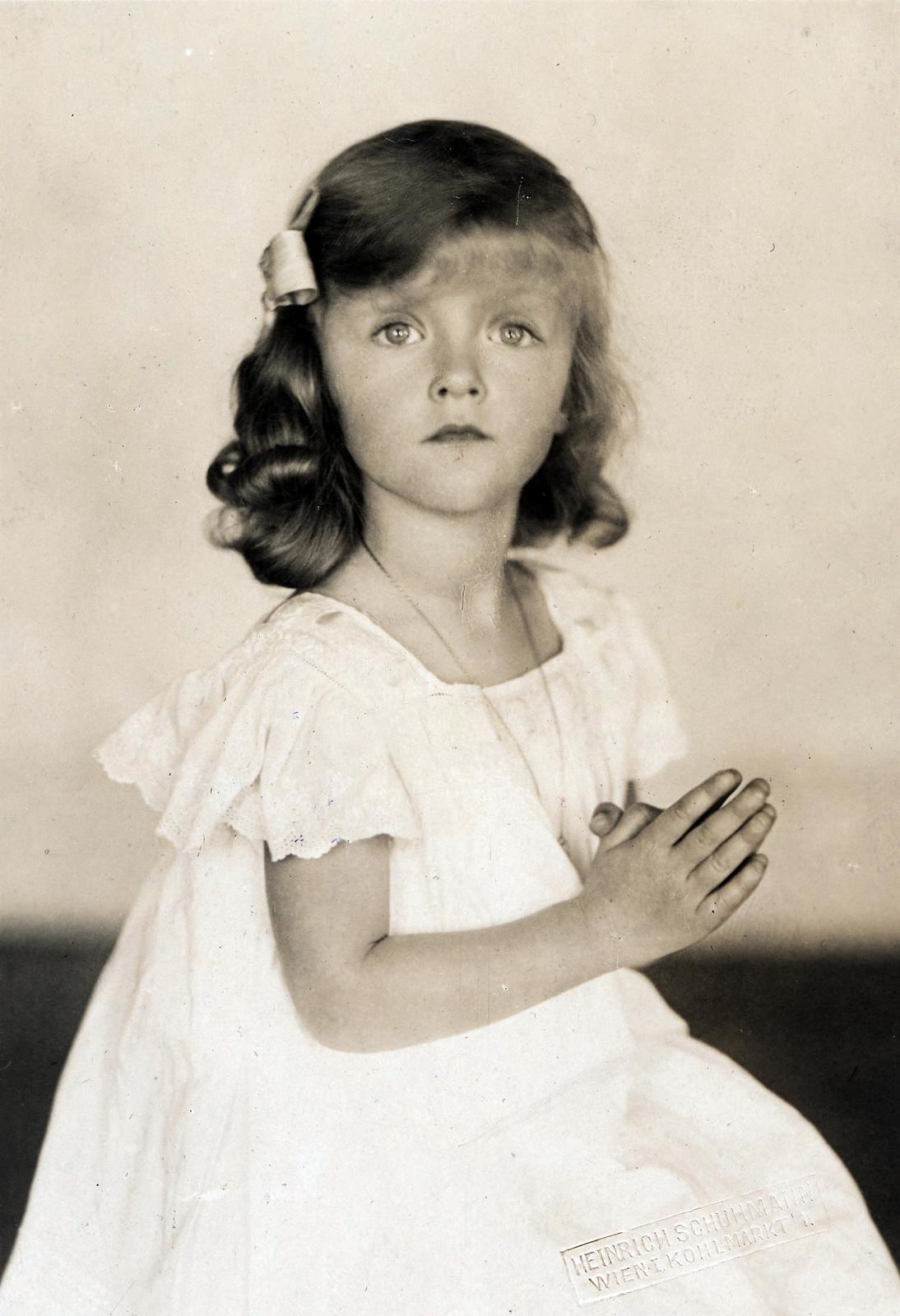 Habsburg Erzsébet kisgyermekkori portréja, 1926, Habsburg Ottó Alapítvány, white dress, girl, Fortepan #281202