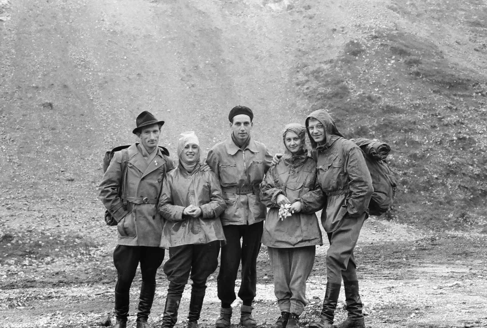 1960, Umann Kornél, idegenforgalom, karok a vállon, Fortepan #28122