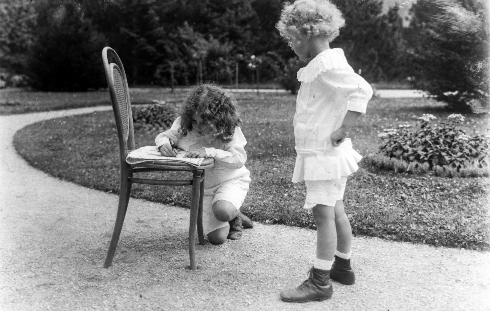 Austria, Villa Wartholz, Habsburg Ottó és öccse, Róbert., 1917, Habsburg Ottó Alapítvány, kids, writing, tonett, child labour, Fortepan #281228