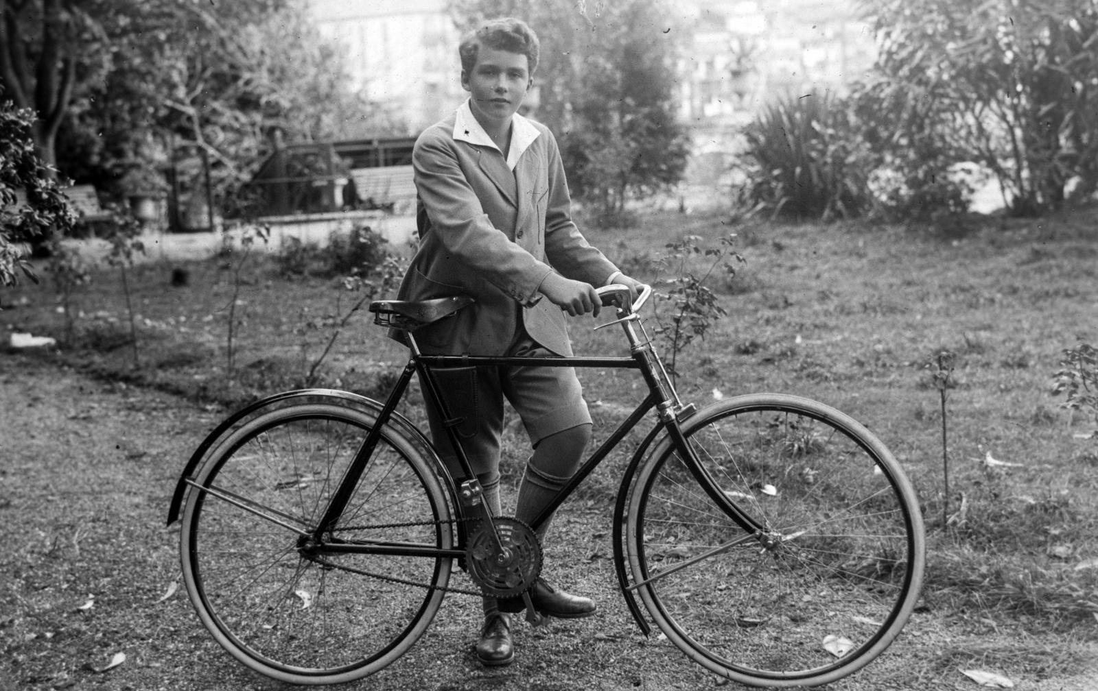 Spain, Lekeitio, Habsburg Ottó, 1924, Habsburg Ottó Alapítvány, boy, teenager, bicycle, Fortepan #281236