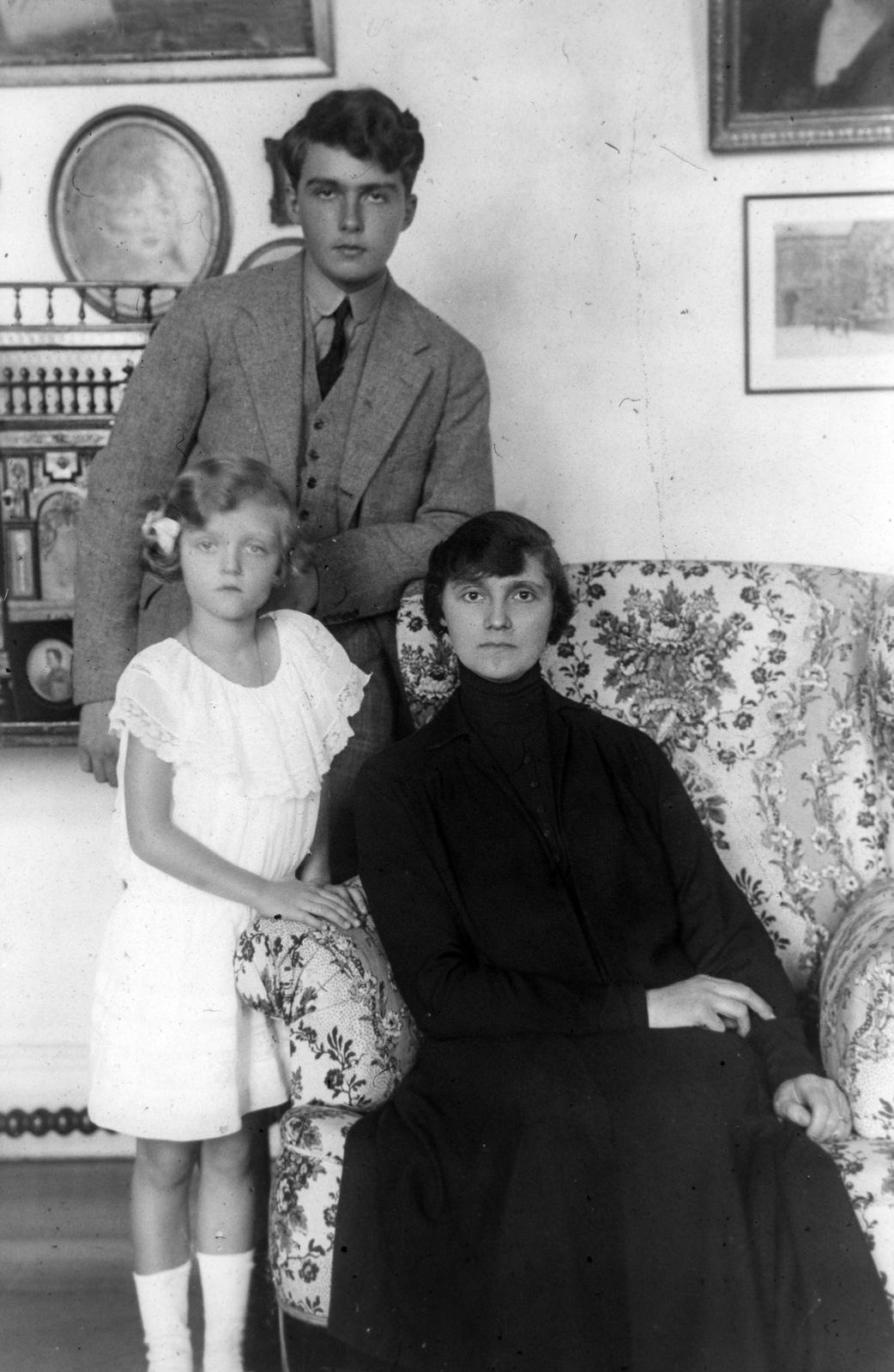Zita gyermekeivel, Habsburg Ottóval és Erzsébettel, 1927, Habsburg Ottó Alapítvány, three people, Fortepan #281252