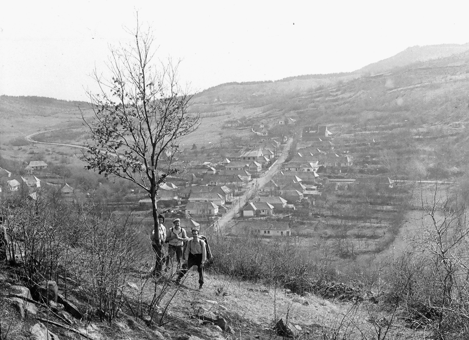 Hungary, Mátraszentistván, látkép a falu felé nézve., 1960, Umann Kornél, view, backpack, tourist, Fortepan #28129