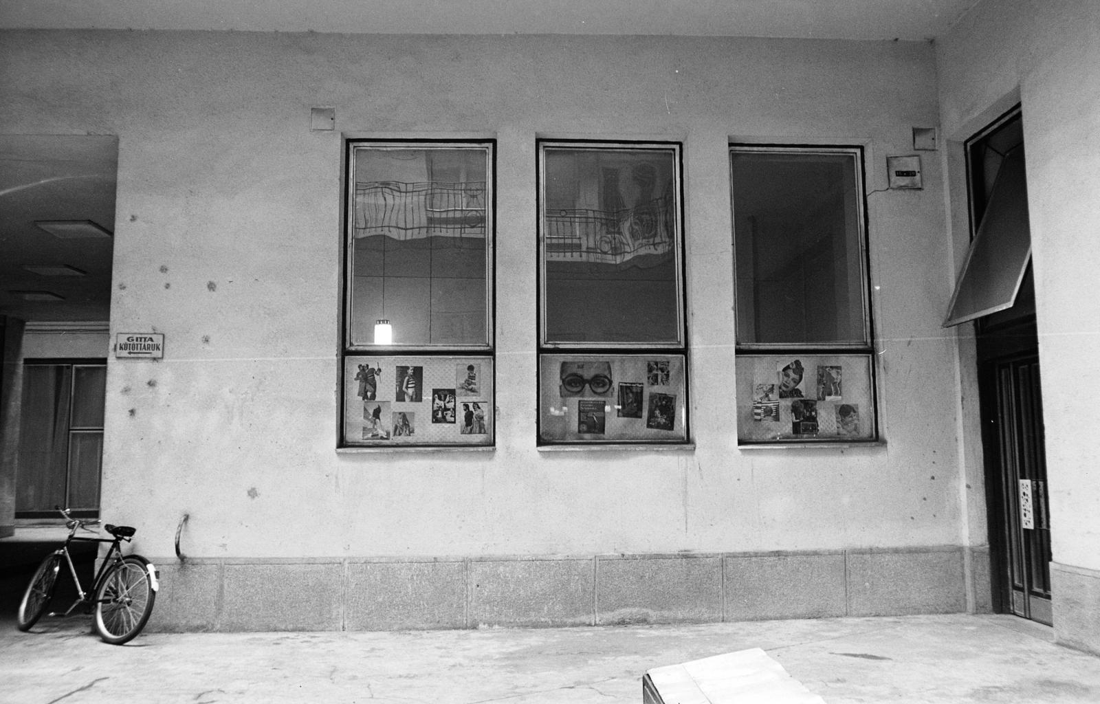 Hungary, Budapest V., Ferenciek tere (Felszabadulás tér), a felvétel 4-es számú ház udvarán készült. A kép forrását kérjük így adja meg: Fortepan / Budapest Főváros Levéltára. Levéltári jelzet: HU.BFL.XV.19.c.10, 1972, Budapest Főváros Levéltára / BRFK helyszínelési fényképei, BRFK Hivatala Bűnügyi Technikai Osztály, bicycle, Budapest, Fortepan #281315