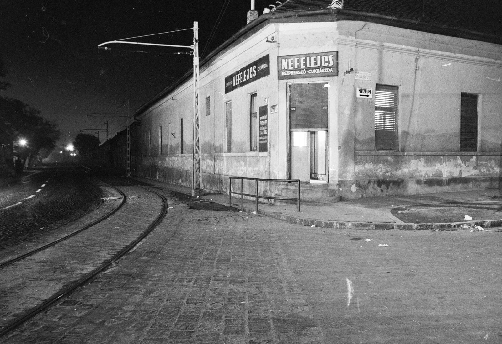 Hungary, Budapest XXII., Nagytétényi út 261., Nefelejcs eszpresszó, jobbra a Kastélypark (Csókási Pál) utca. A kép forrását kérjük így adja meg: Fortepan / Budapest Főváros Levéltára. Levéltári jelzet: HU.BFL.XV.19.c.10, 1972, Budapest Főváros Levéltára / BRFK helyszínelési fényképei, BRFK Hivatala Bűnügyi Technikai Osztály, Budapest, Fortepan #281415