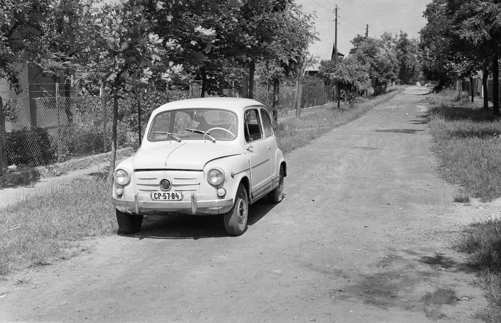 A kép forrását kérjük így adja meg: Fortepan / Budapest Főváros Levéltára. Levéltári jelzet: HU.BFL.XV.19.c.10, 1972, Budapest Főváros Levéltára / BRFK helyszínelési fényképei, BRFK Hivatala Bűnügyi Technikai Osztály, rendszám, Zastava 750, Fortepan #281459