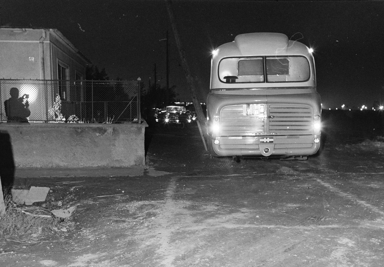 A kép forrását kérjük így adja meg: Fortepan / Budapest Főváros Levéltára. Levéltári jelzet: HU.BFL.XV.19.c.10, 1972, Budapest Főváros Levéltára / BRFK helyszínelési fényképei, BRFK Hivatala Bűnügyi Technikai Osztály, bus, Ikarus-brand, accident, Fortepan #281555