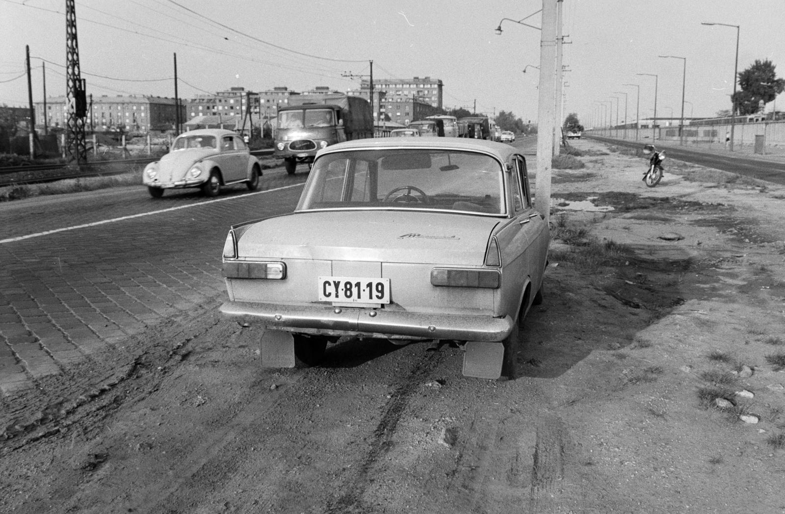 Hungary, Budapest X., Kerepesi út az Örs vezér tere felé nézve, a felvétel a Pillangó utcai metróállomás küzelében készült. A kép forrását kérjük így adja meg: Fortepan / Budapest Főváros Levéltára. Levéltári jelzet: HU.BFL.XV.19.c.10, 1972, Budapest Főváros Levéltára / BRFK helyszínelési fényképei, BRFK Hivatala Bűnügyi Technikai Osztály, number plate, accident, Robur Lo 2500/ Lo 2501, Budapest, Volkswagen Beetle, Fortepan #281652
