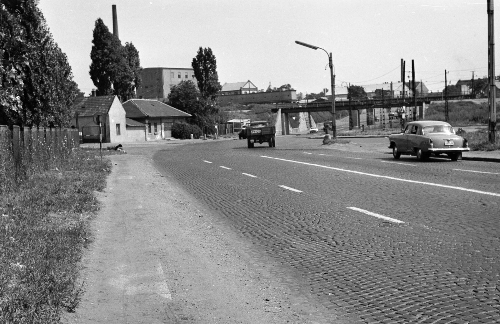 Hungary, Budapest IX., Kvassay Jenő út, balra a Hajóállomás utca torkolata. A kép forrását kérjük így adja meg: Fortepan / Budapest Főváros Levéltára. Levéltári jelzet: HU.BFL.XV.19.c.10, 1972, Budapest Főváros Levéltára / BRFK helyszínelési fényképei, BRFK Hivatala Bűnügyi Technikai Osztály, Budapest, M21 Wolga, Fortepan #281690