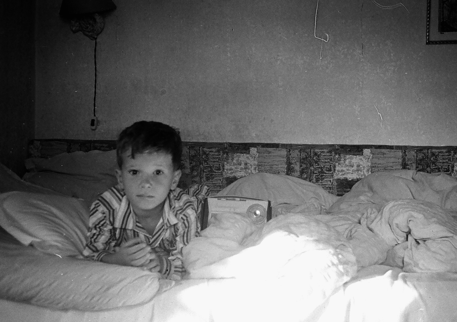 Hungary, Budapest XVIII., 1966, Umann Kornél, kid, portable radio, bedsheet, nightgown, Budapest, Fortepan #28180