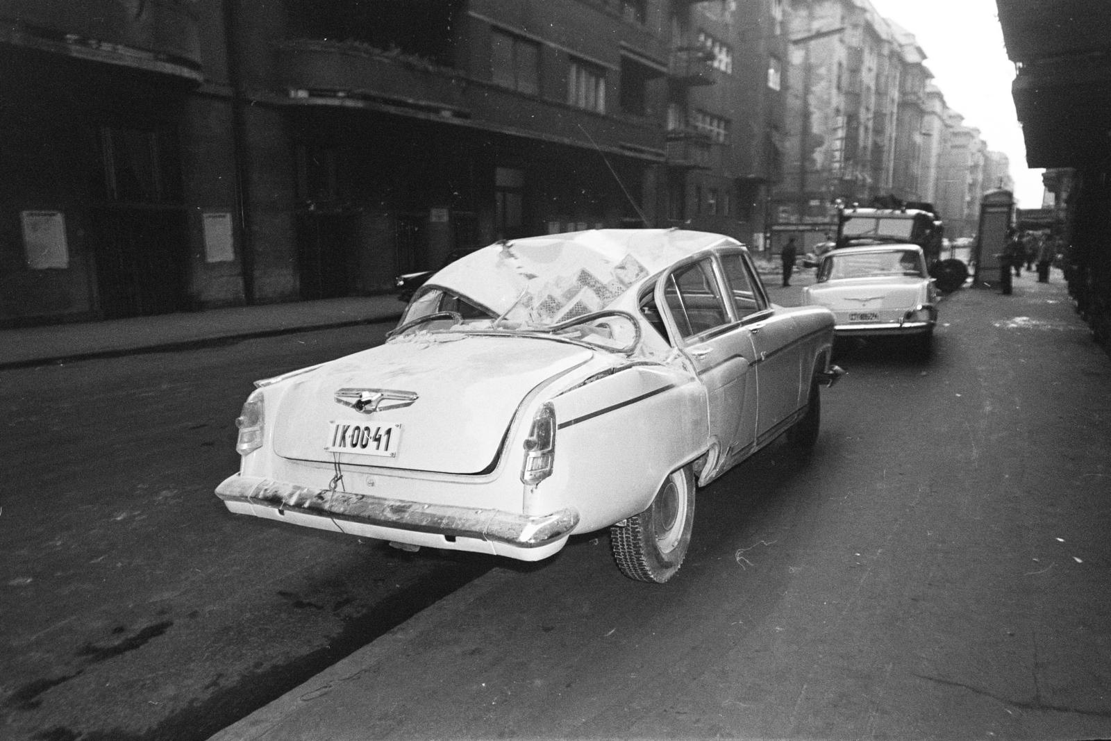 Hungary, Budapest XIII., Katona József utca, a felvétel a Pozsonyi út - Hollán Ernő (Fürst Sándor) utca közötti szakaszon készült. A kép forrását kérjük így adja meg: Fortepan / Budapest Főváros Levéltára. Levéltári jelzet: HU.BFL.XV.19.c.10, 1971, Budapest Főváros Levéltára / BRFK helyszínelési fényképei, BRFK Hivatala Bűnügyi Technikai Osztály, number plate, wreck, accident, M21 Wolga, Budapest, Fortepan #281843