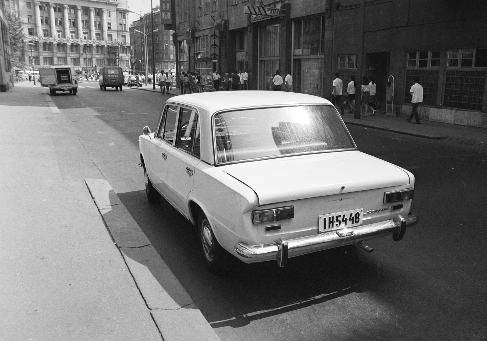 Hungary, Budapest V., Deák Ferenc utca a Deák Ferenc tér felé nézve, háttérben az Anker-ház. A kép forrását kérjük így adja meg: Fortepan / Budapest Főváros Levéltára. Levéltári jelzet: HU.BFL.XV.19.c.10, 1972, Budapest Főváros Levéltára / BRFK helyszínelési fényképei, BRFK Hivatala Bűnügyi Technikai Osztály, number plate, accident, Budapest, Fortepan #281852