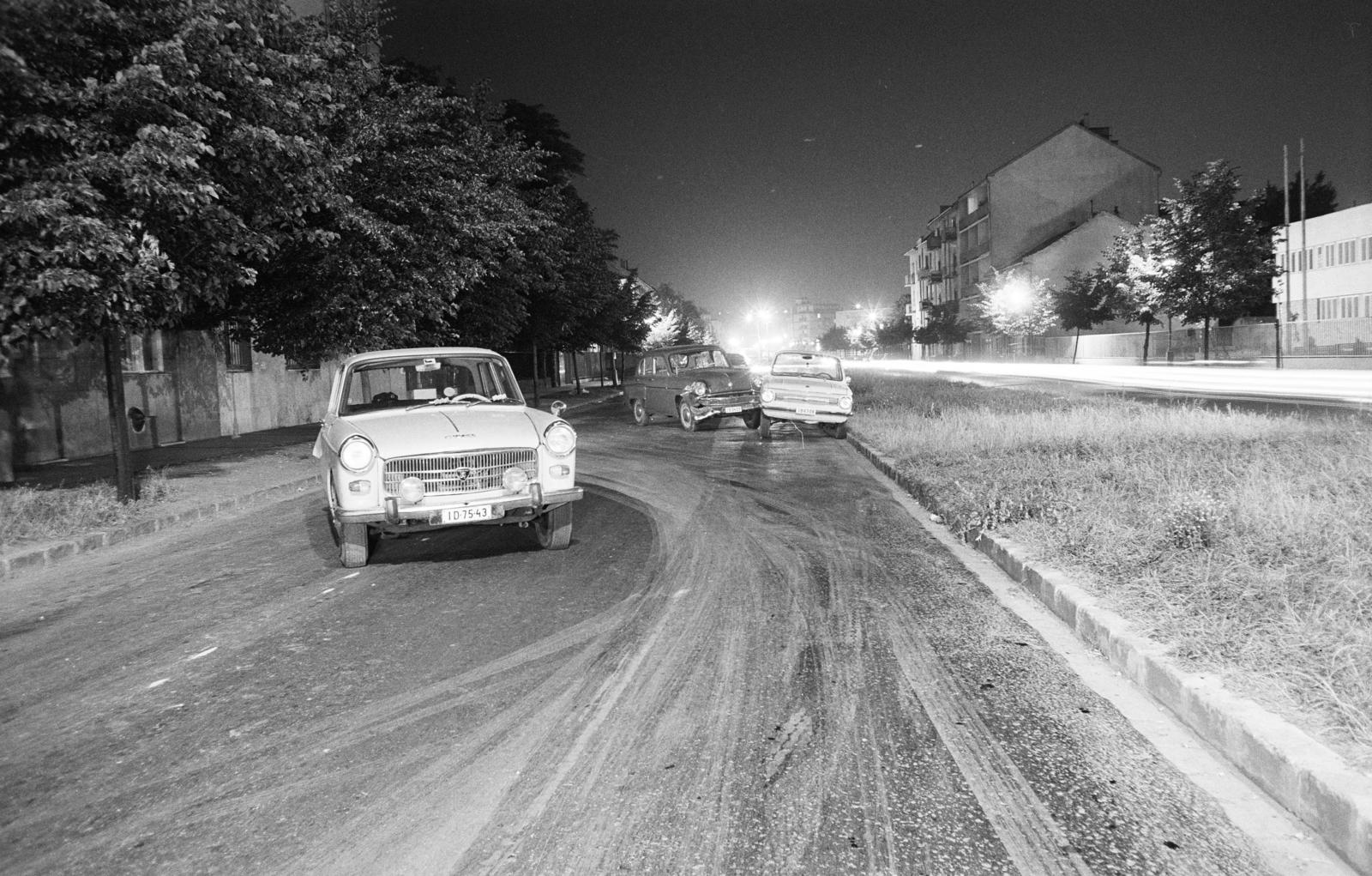 Hungary, Budapest XI., Karolina út, közlekedési baleset a Vincellér utca közelében. A kép forrását kérjük így adja meg: Fortepan / Budapest Főváros Levéltára. Levéltári jelzet: HU.BFL.XV.19.c.10, 1972, Budapest Főváros Levéltára / BRFK helyszínelési fényképei, BRFK Hivatala Bűnügyi Technikai Osztály, number plate, accident, Zaporozhetz-brand, Budapest, Fortepan #281939