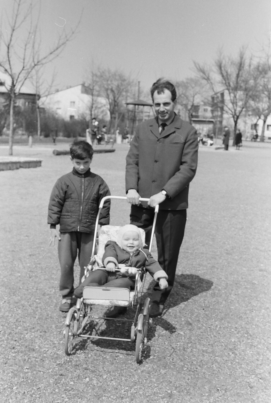 Hungary, Budapest II., Vérhalom tér a Cimbalom utca torkolata felé nézve., 1970, Umann Kornél, baby carriage, Budapest, Fortepan #28203