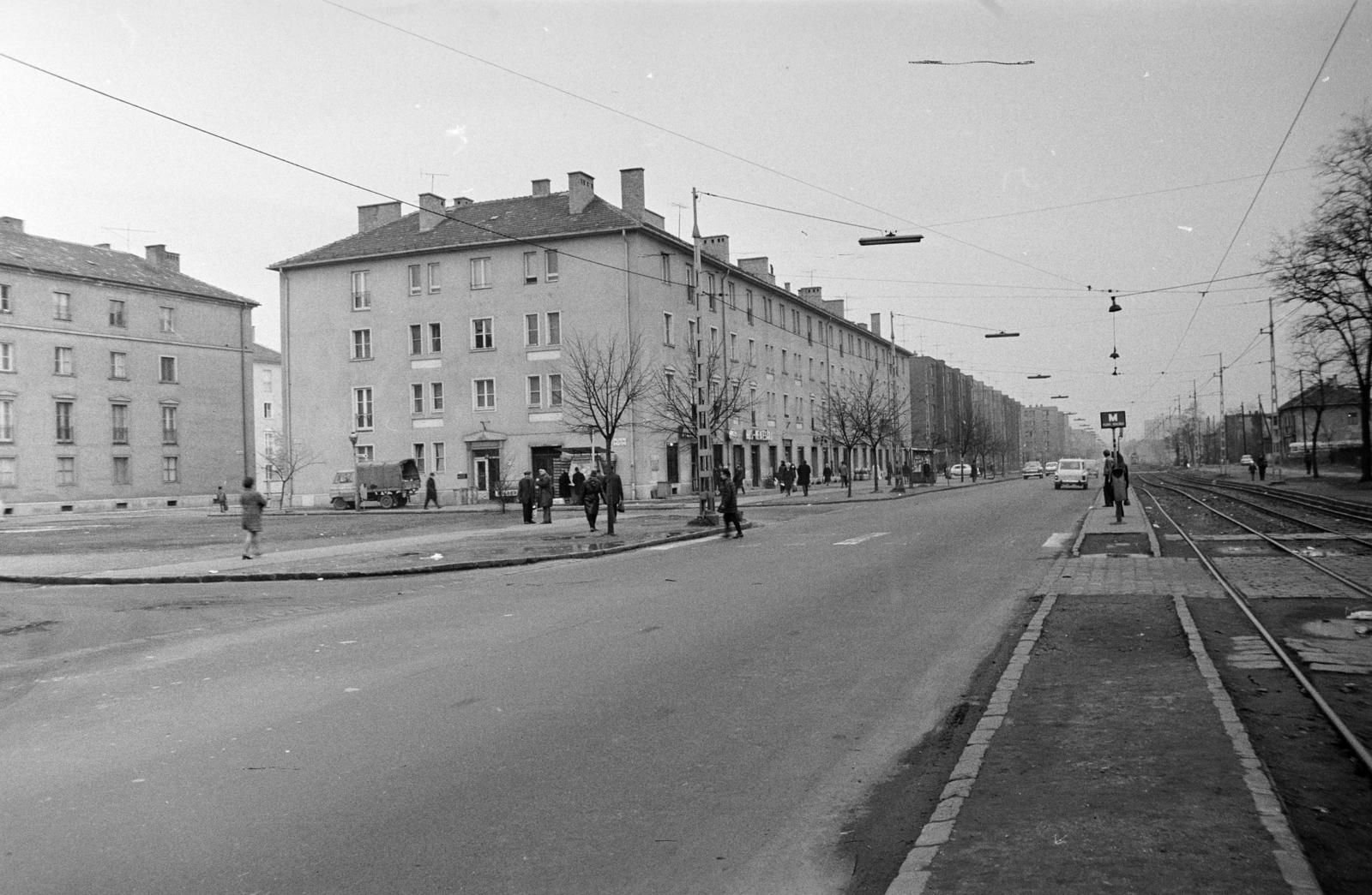 Hungary, Budapest XIV., Nagy Lajos király útja, balra a Wass Albert (Pákozdi) tér. A kép forrását kérjük így adja meg: Fortepan / Budapest Főváros Levéltára. Levéltári jelzet: HU.BFL.XV.19.c.10, 1971, Budapest Főváros Levéltára / BRFK helyszínelési fényképei, BRFK Hivatala Bűnügyi Technikai Osztály, rails, Budapest, Fortepan #282232