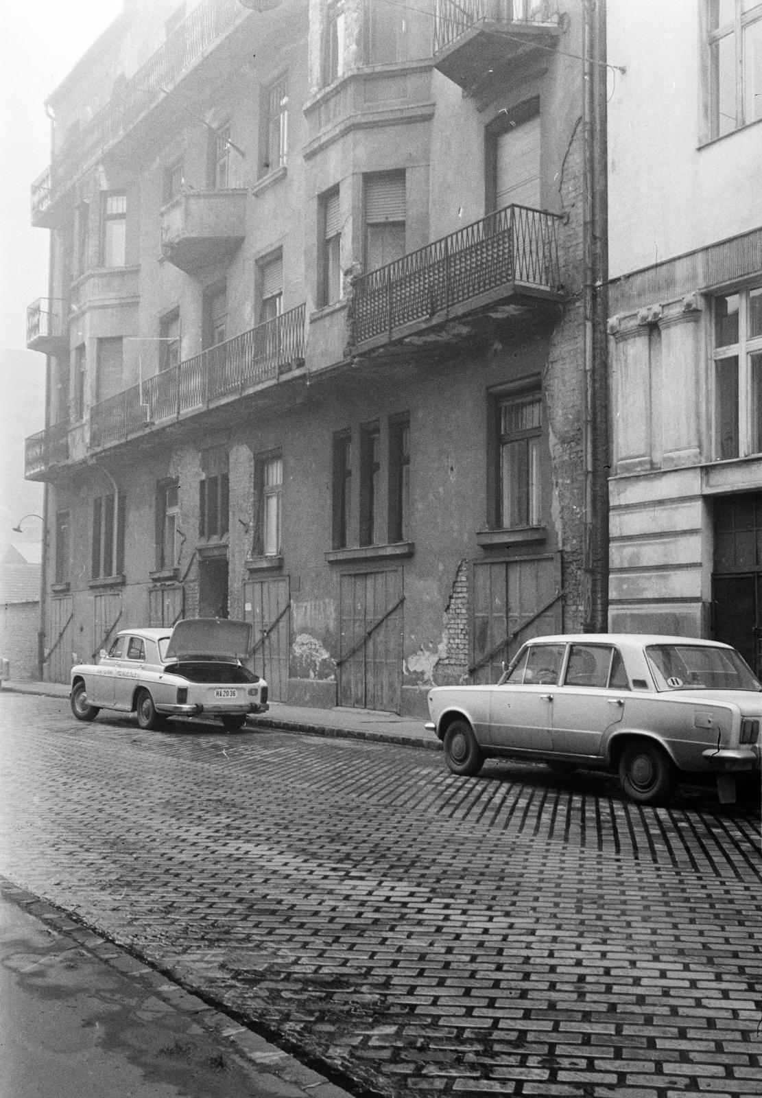 A kép forrását kérjük így adja meg: Fortepan / Budapest Főváros Levéltára. Levéltári jelzet: HU.BFL.XV.19.c.10, 1971, Budapest Főváros Levéltára / BRFK helyszínelési fényképei, BRFK Hivatala Bűnügyi Technikai Osztály, number plate, Fortepan #282278