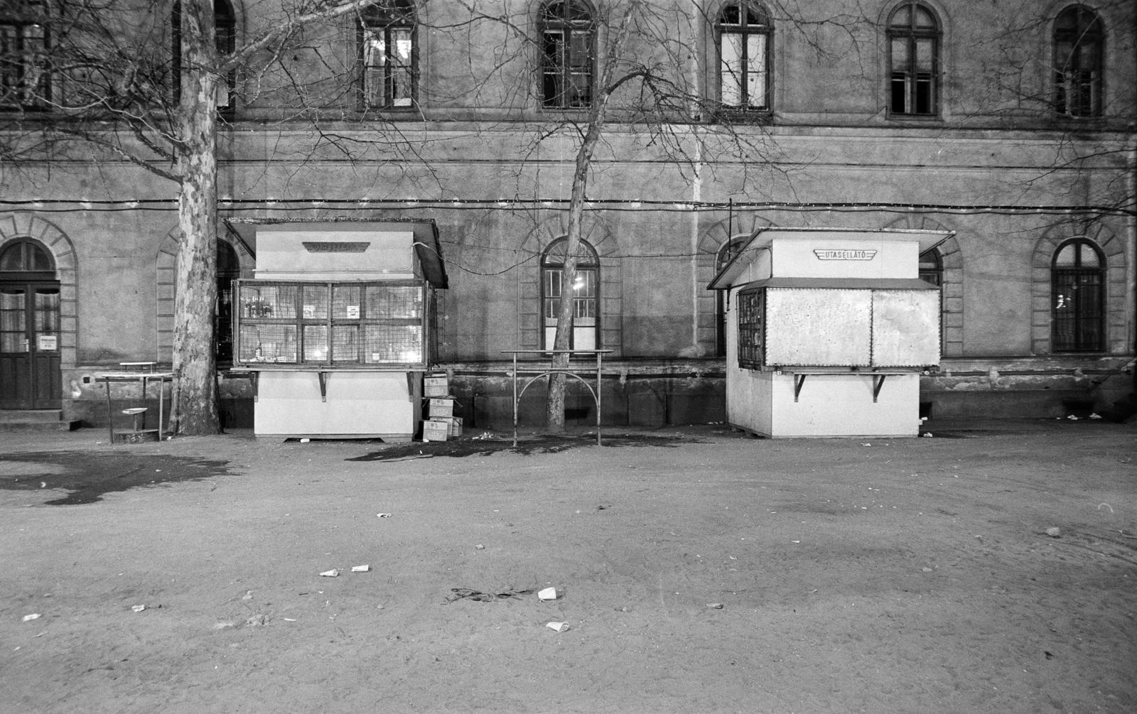 A kép forrását kérjük így adja meg: Fortepan / Budapest Főváros Levéltára. Levéltári jelzet: HU.BFL.XV.19.c.10, 1971, Budapest Főváros Levéltára / BRFK helyszínelési fényképei, BRFK Hivatala Bűnügyi Technikai Osztály, booth, Fortepan #282280