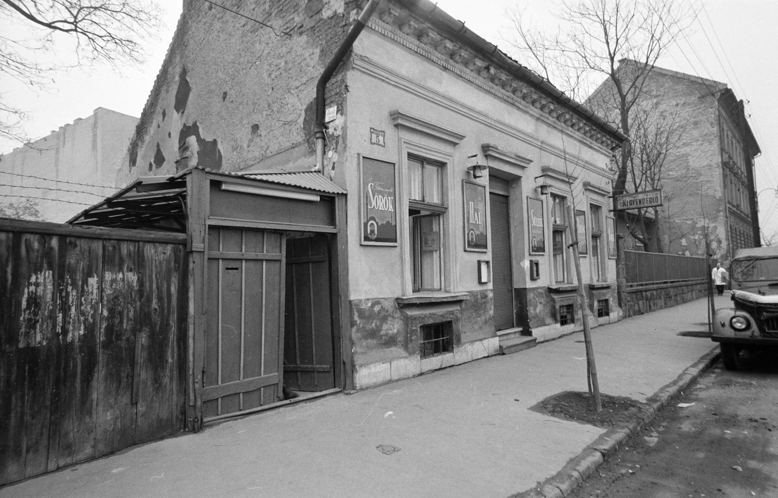 Hungary, Budapest XIV., Mexikói út 5., Törökőr kisvendéglő. A kép forrását kérjük így adja meg: Fortepan / Budapest Főváros Levéltára. Levéltári jelzet: HU.BFL.XV.19.c.10, 1971, Budapest Főváros Levéltára / BRFK helyszínelési fényképei, BRFK Hivatala Bűnügyi Technikai Osztály, Budapest, Fortepan #282331