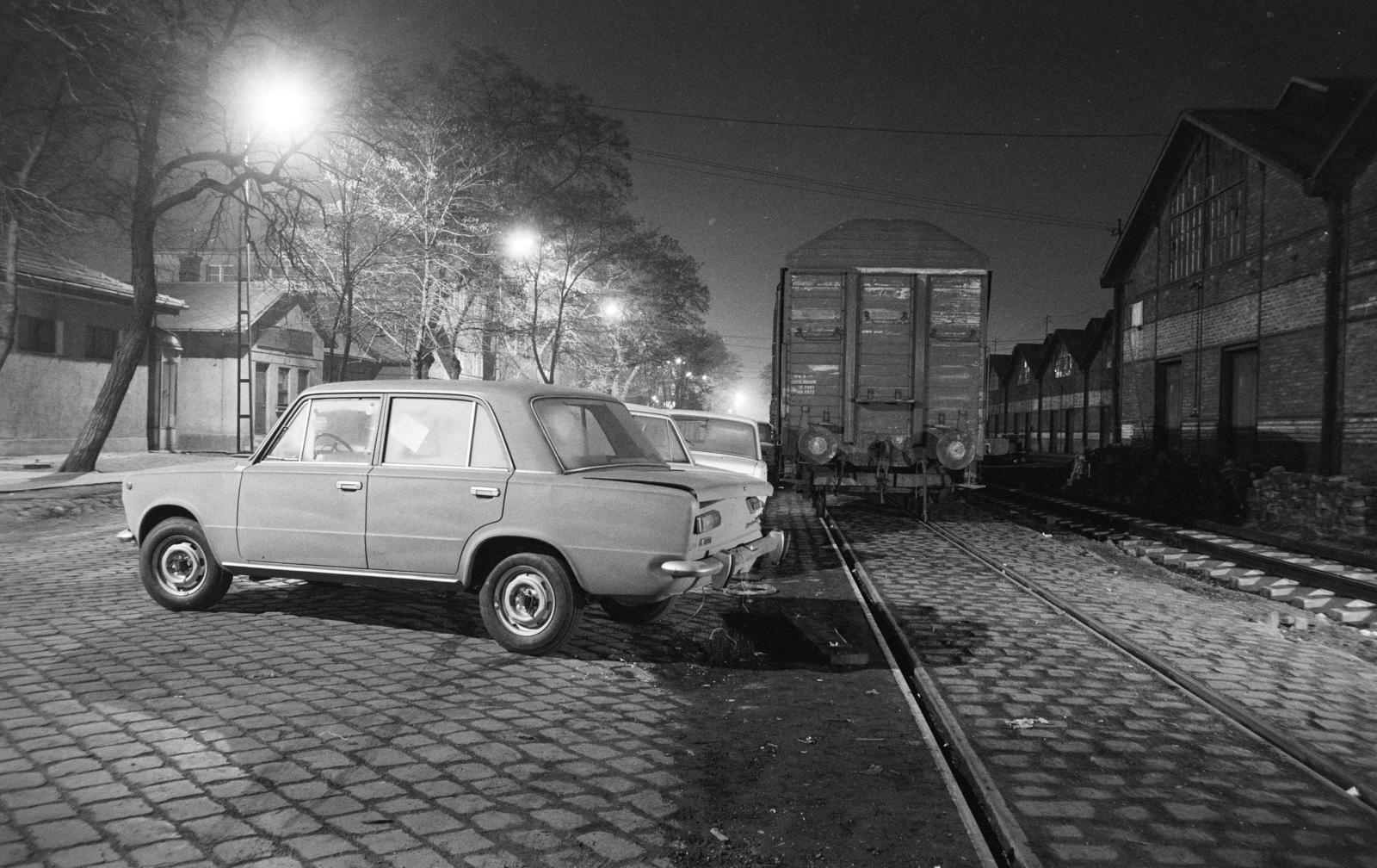 Hungary, Budapest XXI., a felvétel a Csepeli Szabadkikötő I. medencéje melletti raktársor előtt készült. A kép forrását kérjük így adja meg: Fortepan / Budapest Főváros Levéltára. Levéltári jelzet: HU.BFL.XV.19.c.10, 1971, Budapest Főváros Levéltára / BRFK helyszínelési fényképei, BRFK Hivatala Bűnügyi Technikai Osztály, accident, Budapest, Fortepan #282340