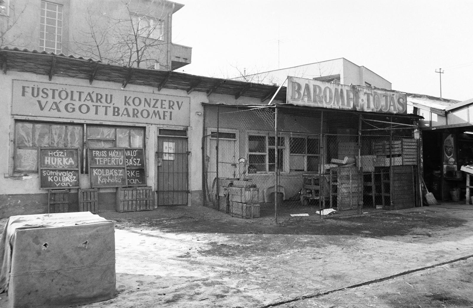 A kép forrását kérjük így adja meg: Fortepan / Budapest Főváros Levéltára. Levéltári jelzet: HU.BFL.XV.19.c.10, 1971, Budapest Főváros Levéltára / BRFK helyszínelési fényképei, BRFK Hivatala Bűnügyi Technikai Osztály, Best of, market, label, Fortepan #282386