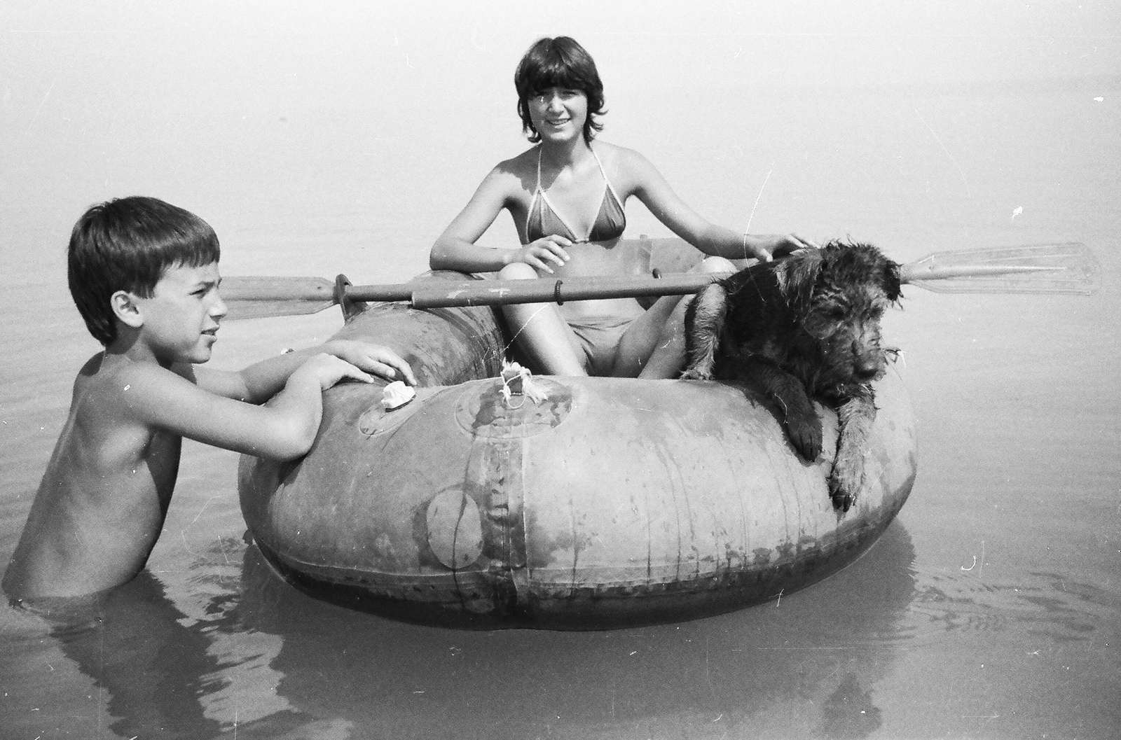 1984, Umann Kornél, free time, bathing suit, dog, water surface, Baby boat, summer, boy, girl, paddle, Lake Balaton, Fortepan #28239