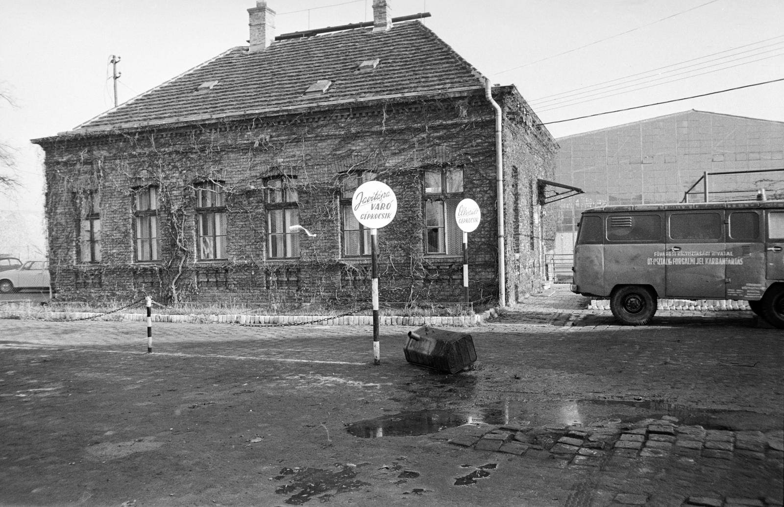 A kép forrását kérjük így adja meg: Fortepan / Budapest Főváros Levéltára. Levéltári jelzet: HU.BFL.XV.19.c.10, 1972, Budapest Főváros Levéltára / BRFK helyszínelési fényképei, BRFK Hivatala Bűnügyi Technikai Osztály, Fortepan #282555