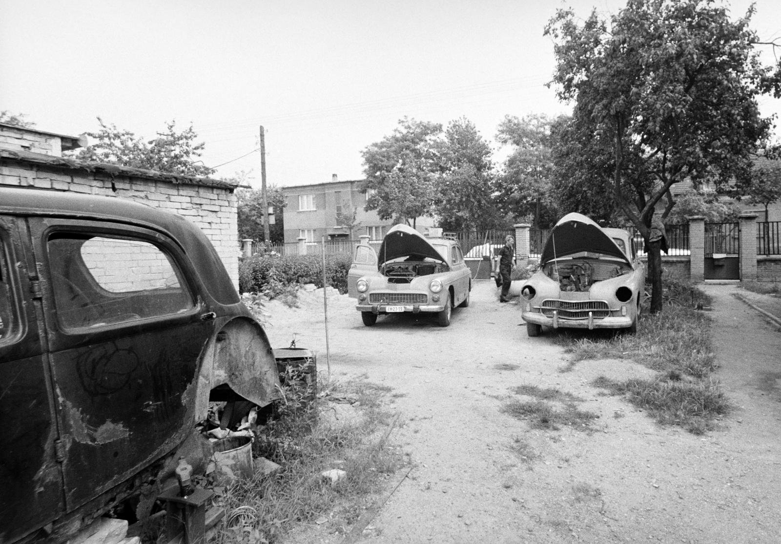 A kép forrását kérjük így adja meg: Fortepan / Budapest Főváros Levéltára. Levéltári jelzet: HU.BFL.XV.19.c.10, 1972, Budapest Főváros Levéltára / BRFK helyszínelési fényképei, BRFK Hivatala Bűnügyi Technikai Osztály, Best of, wreck, yard, number plate, Fortepan #282651