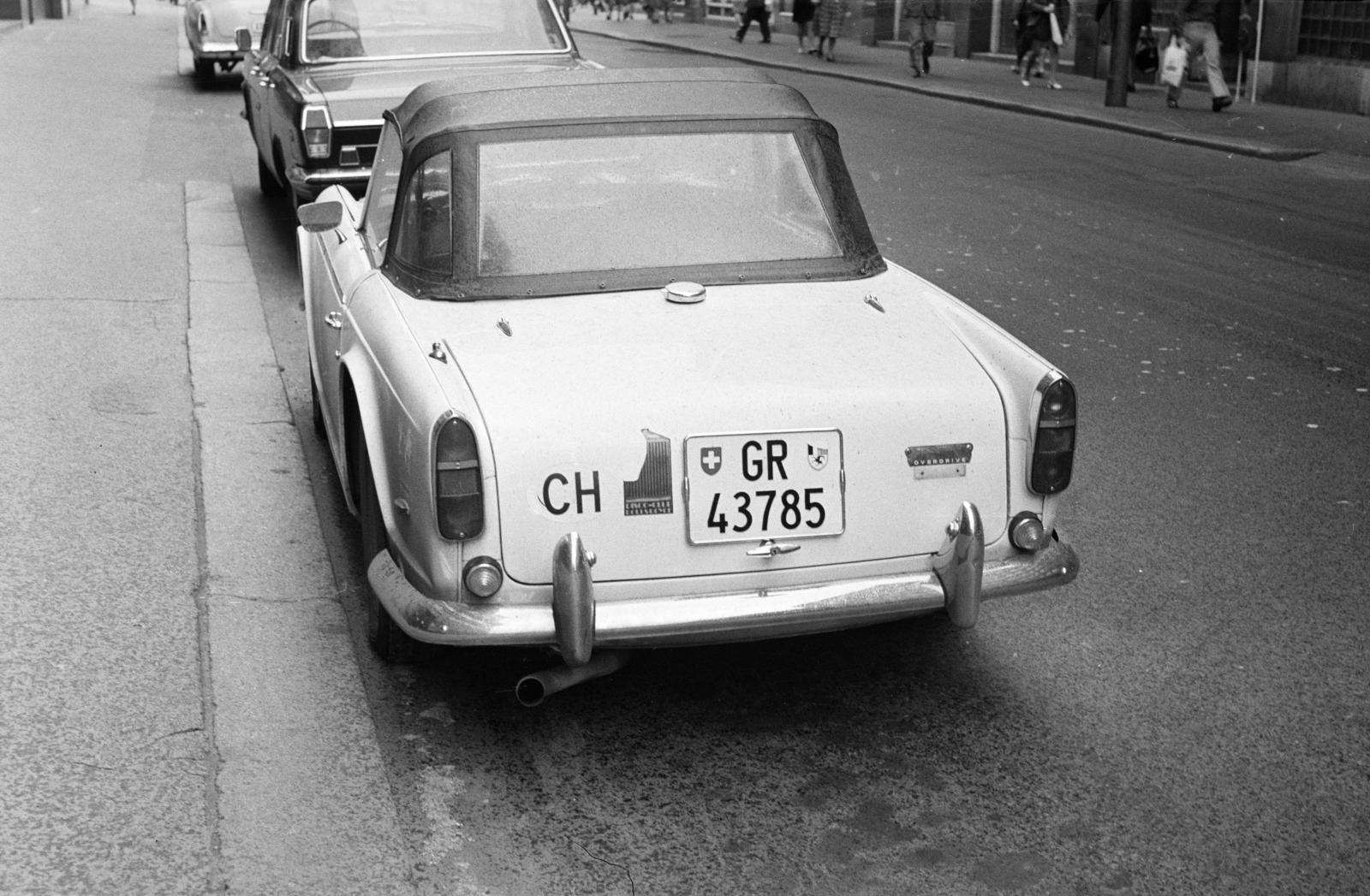 A kép forrását kérjük így adja meg: Fortepan / Budapest Főváros Levéltára. Levéltári jelzet: HU.BFL.XV.19.c.10, 1972, Budapest Főváros Levéltára / BRFK helyszínelési fényképei, BRFK Hivatala Bűnügyi Technikai Osztály, Triumph-brand, number plate, Fortepan #282687