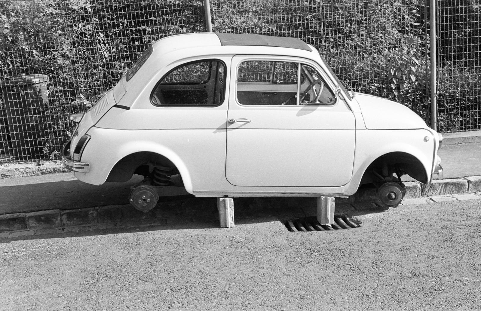A kép forrását kérjük így adja meg: Fortepan / Budapest Főváros Levéltára. Levéltári jelzet: HU.BFL.XV.19.c.10, 1972, Budapest Főváros Levéltára / BRFK helyszínelési fényképei, BRFK Hivatala Bűnügyi Technikai Osztály, Best of, automobile, Fiat-brand, Fortepan #282692
