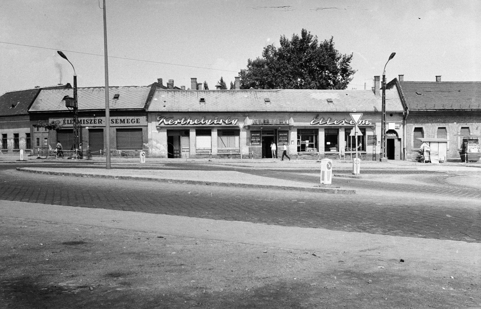 Hungary, Budapest III., Bécsi út és Vörösvári út kereszteződése. A kép forrását kérjük így adja meg: Fortepan / Budapest Főváros Levéltára. Levéltári jelzet: HU.BFL.XV.19.c.10, 1972, Budapest Főváros Levéltára / BRFK helyszínelési fényképei, BRFK Hivatala Bűnügyi Technikai Osztály, Budapest, Fortepan #282698