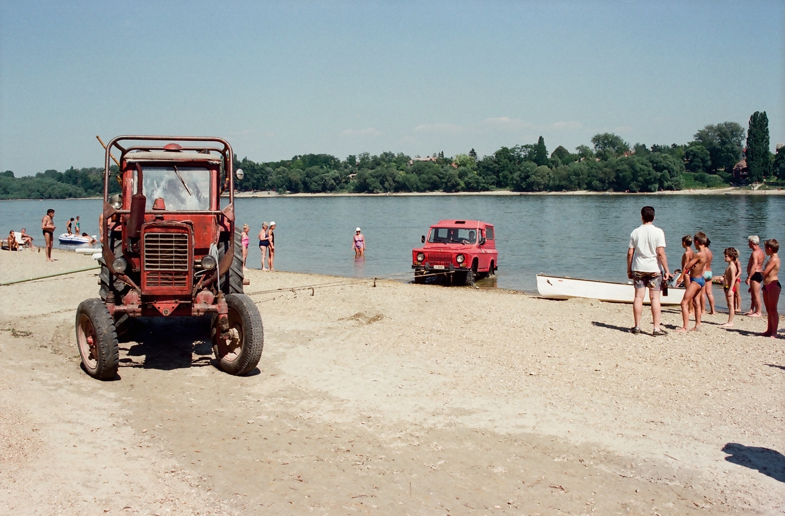 Hungary, Pócsmegyer, Surány, Duna-part, a tulsó parton Alsógöd., 1990, Umann Kornél, beach, bathing suit, colorful, water surface, ARO-brand, MTZ-brand, Baby boat, tractor, boat, Jeep, shore, sand, Romanian make, Fortepan #28273