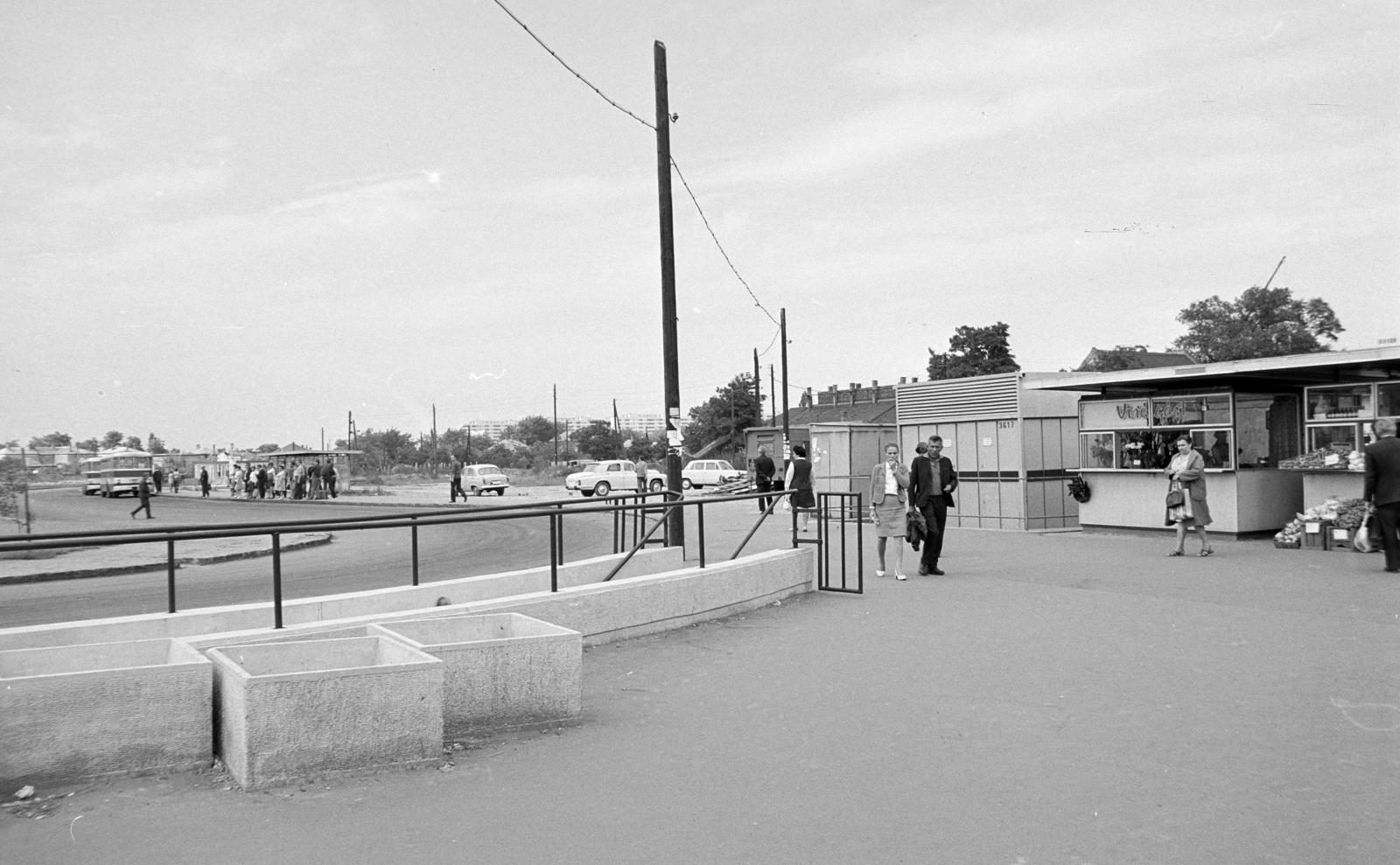 Magyarország, Budapest XIV., Őrs vezér tere, a felvétel a Kerepesi úti HÉV végállomás átépítésekor készült. A kép forrását kérjük így adja meg: Fortepan / Budapest Főváros Levéltára. Levéltári jelzet: HU.BFL.XV.19.c.10, 1972, Budapest Főváros Levéltára / BRFK helyszínelési fényképei, BRFK Hivatala Bűnügyi Technikai Osztály, Budapest, Fortepan #282786