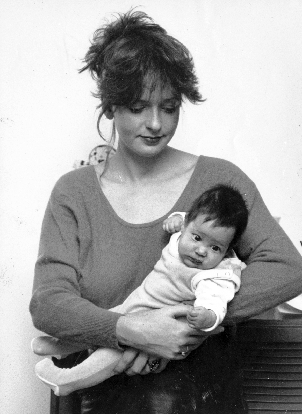 Hungary, Hernádi Judit színművésznő., 1986, Lukács Zsolt, celebrity, mother, hold in arms, Fortepan #28284
