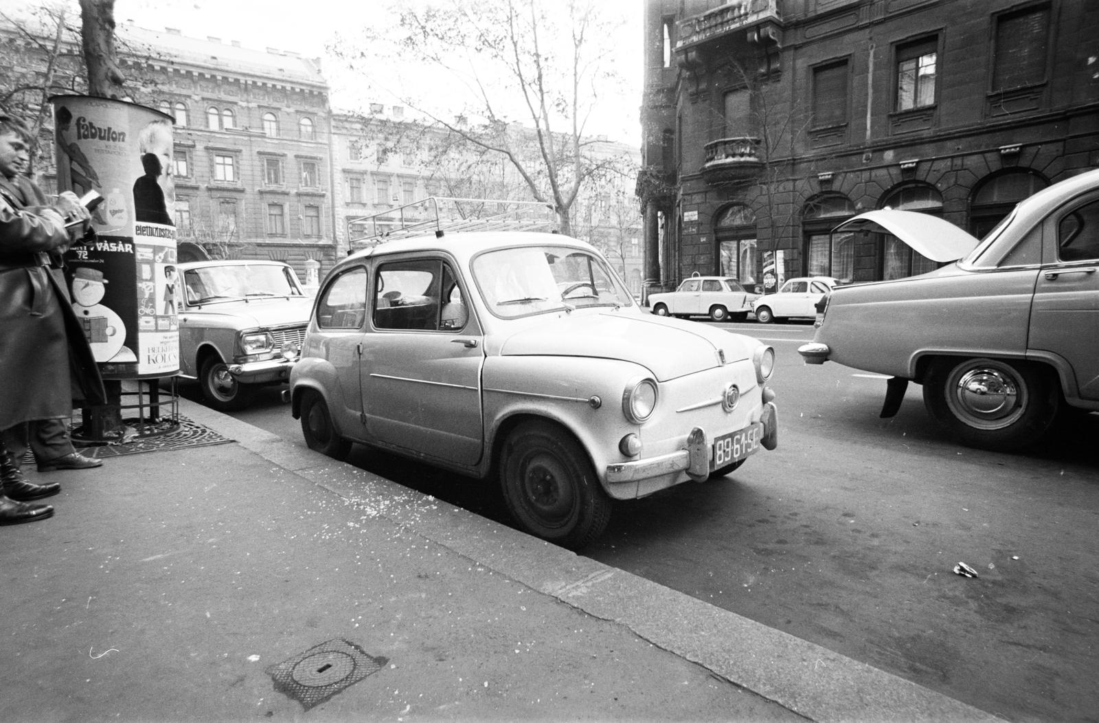 Hungary, Budapest V., Alkotmány utca, háttérben a Bajcsy Zsilinszky út házsora. A kép forrását kérjük így adja meg: Fortepan / Budapest Főváros Levéltára. Levéltári jelzet: HU.BFL.XV.19.c.10, 1972, Budapest Főváros Levéltára / BRFK helyszínelési fényképei, BRFK Hivatala Bűnügyi Technikai Osztály, Budapest, Fortepan #282863