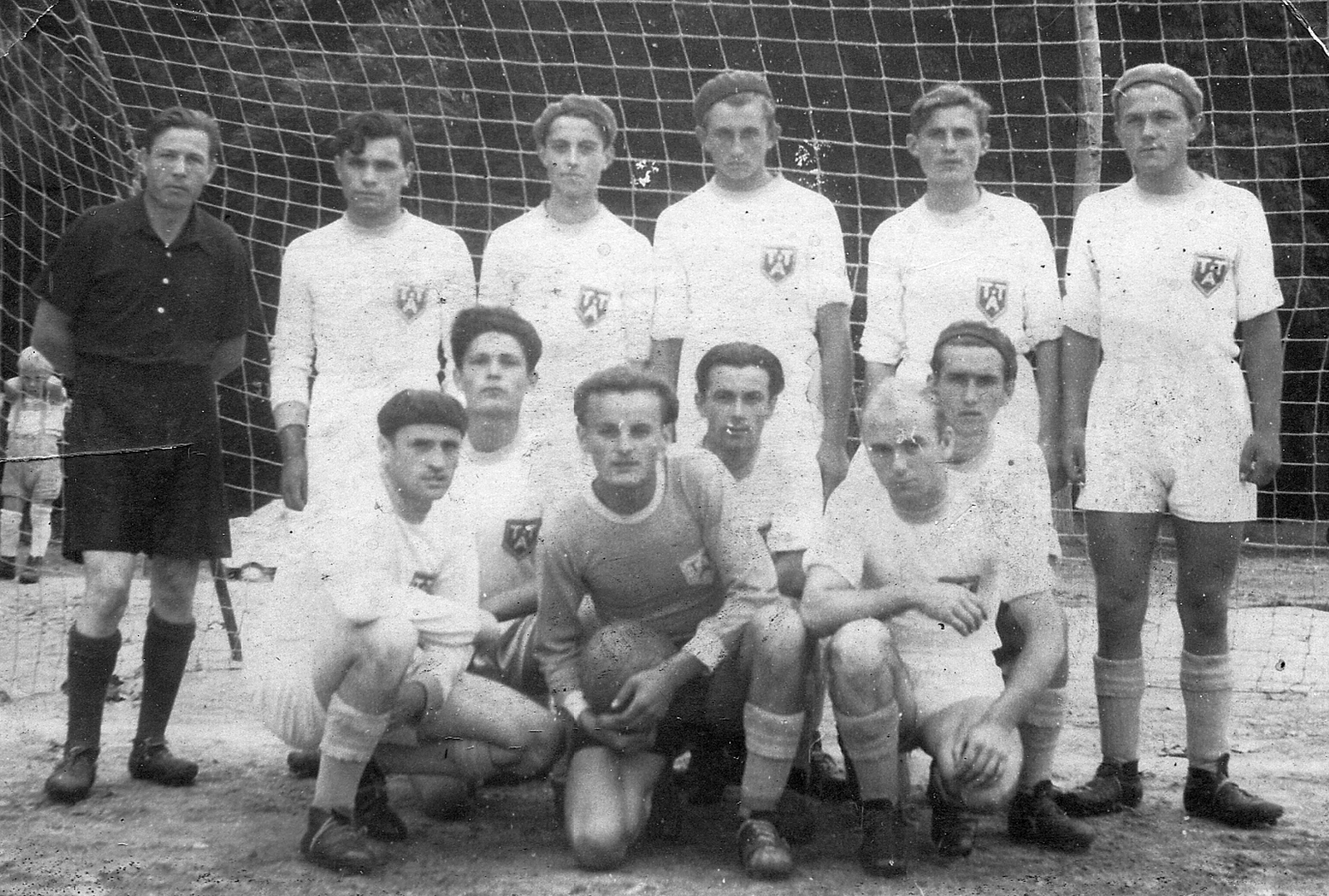 1948, Beták Róbert, tableau, soccer team, beret, peeking, sport jersey, Fortepan #28296