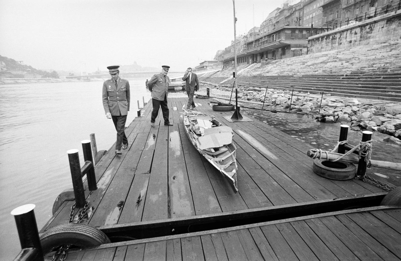 A kép forrását kérjük így adja meg: Fortepan / Budapest Főváros Levéltára. Levéltári jelzet: HU.BFL.XV.19.c.10, 1972, Budapest Főváros Levéltára / BRFK helyszínelési fényképei, BRFK Hivatala Bűnügyi Technikai Osztály, Best of, cop, Fortepan #283097