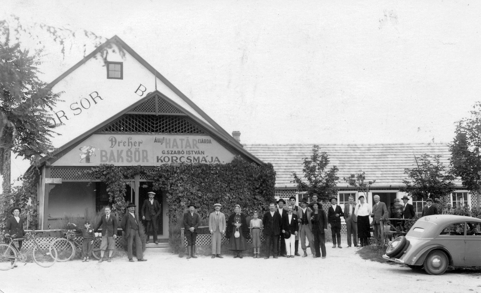 Magyarország, Szentendre, Határcsárda Leányfalu mellett., 1937, Jurányi Attila, reklám, kerékpár, Dreher-márka, csoportkép, sör, repkény, Fortepan #28327