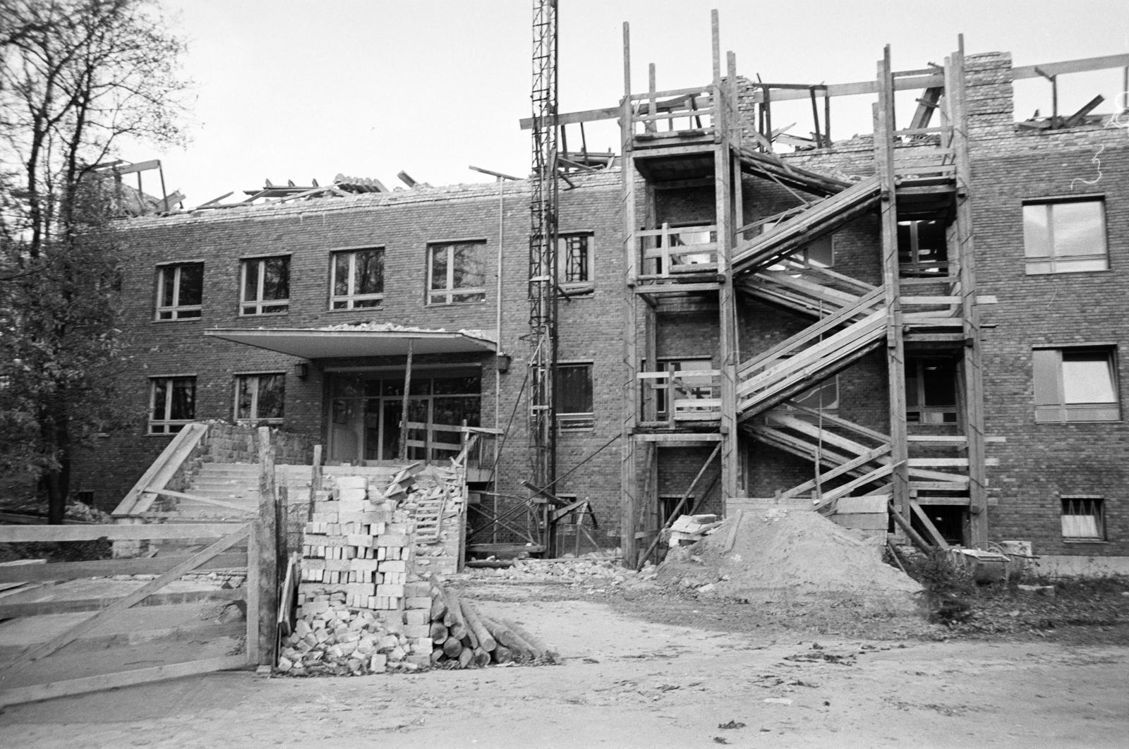 A kép forrását kérjük így adja meg: Fortepan / Budapest Főváros Levéltára. Levéltári jelzet: HU.BFL.XV.19.c.10, 1972, Budapest Főváros Levéltára / BRFK helyszínelési fényképei, BRFK Hivatala Bűnügyi Technikai Osztály, construction, Fortepan #283471